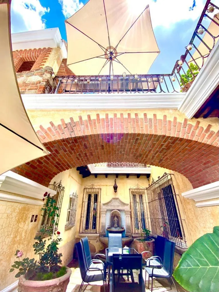 Property building in Hotel Casa Realeza