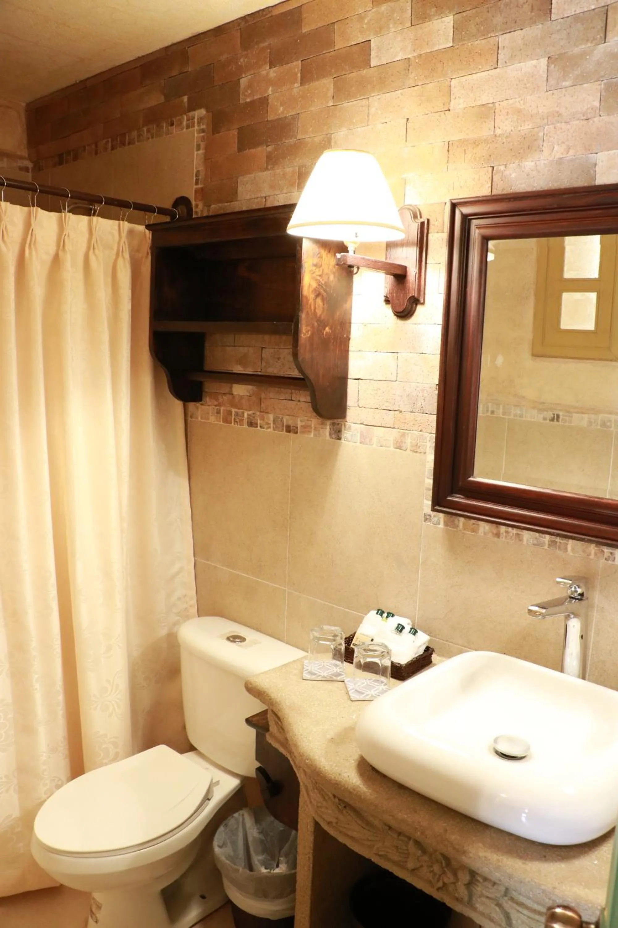 Shower in Hotel Casa Realeza