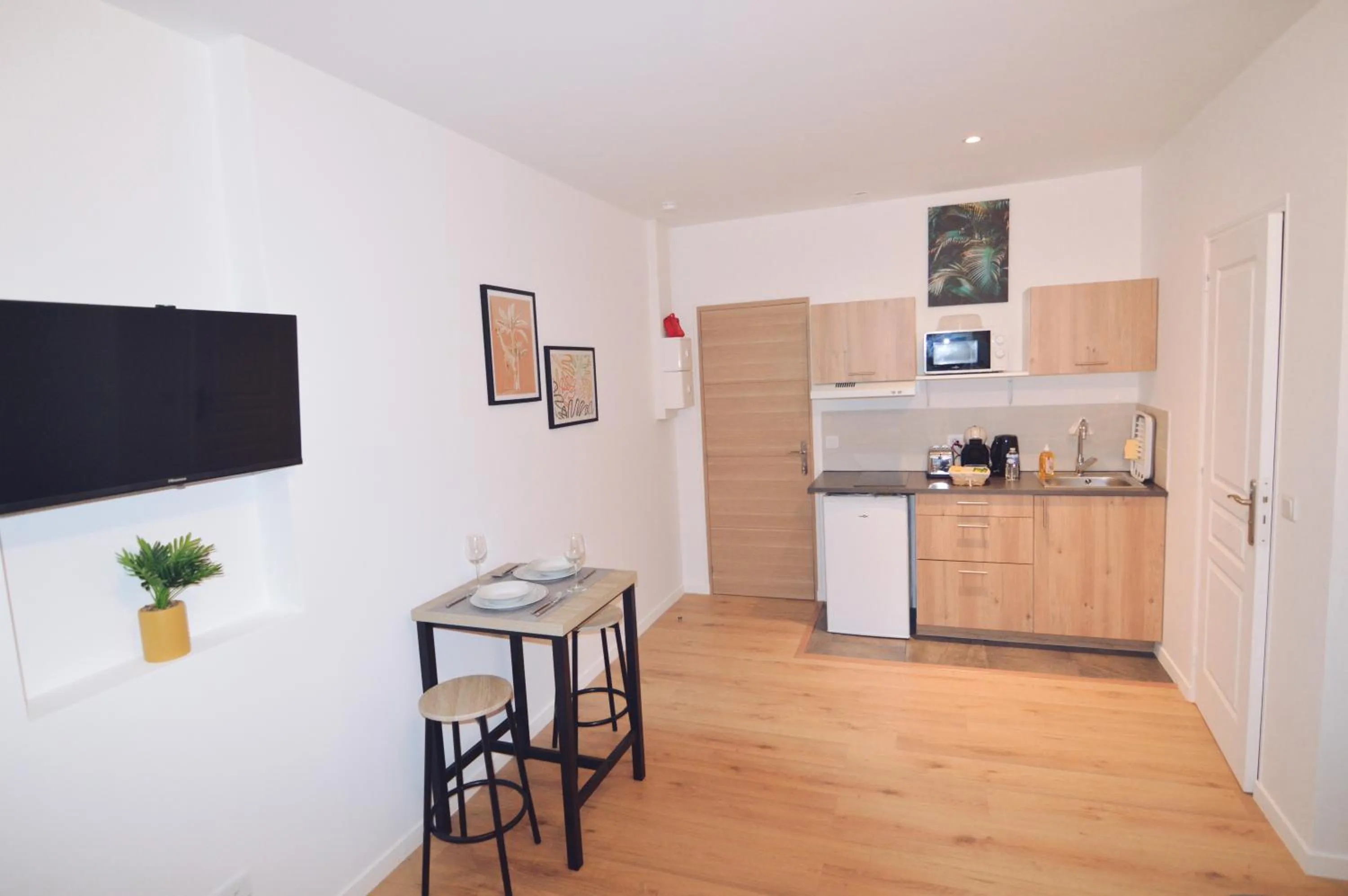 Dining area in Studios Lsquare Residence AFPA