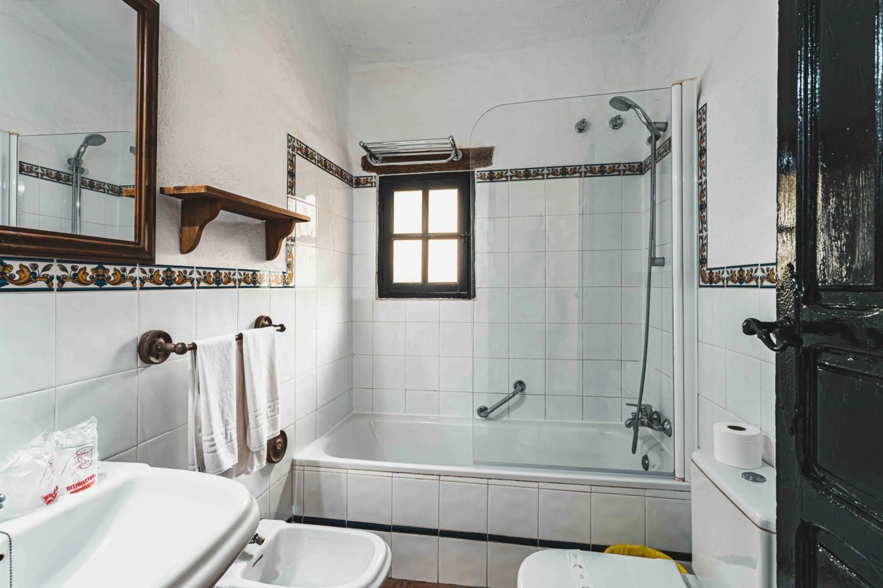 Shower in Hotel Rural El Horcajo de Ronda