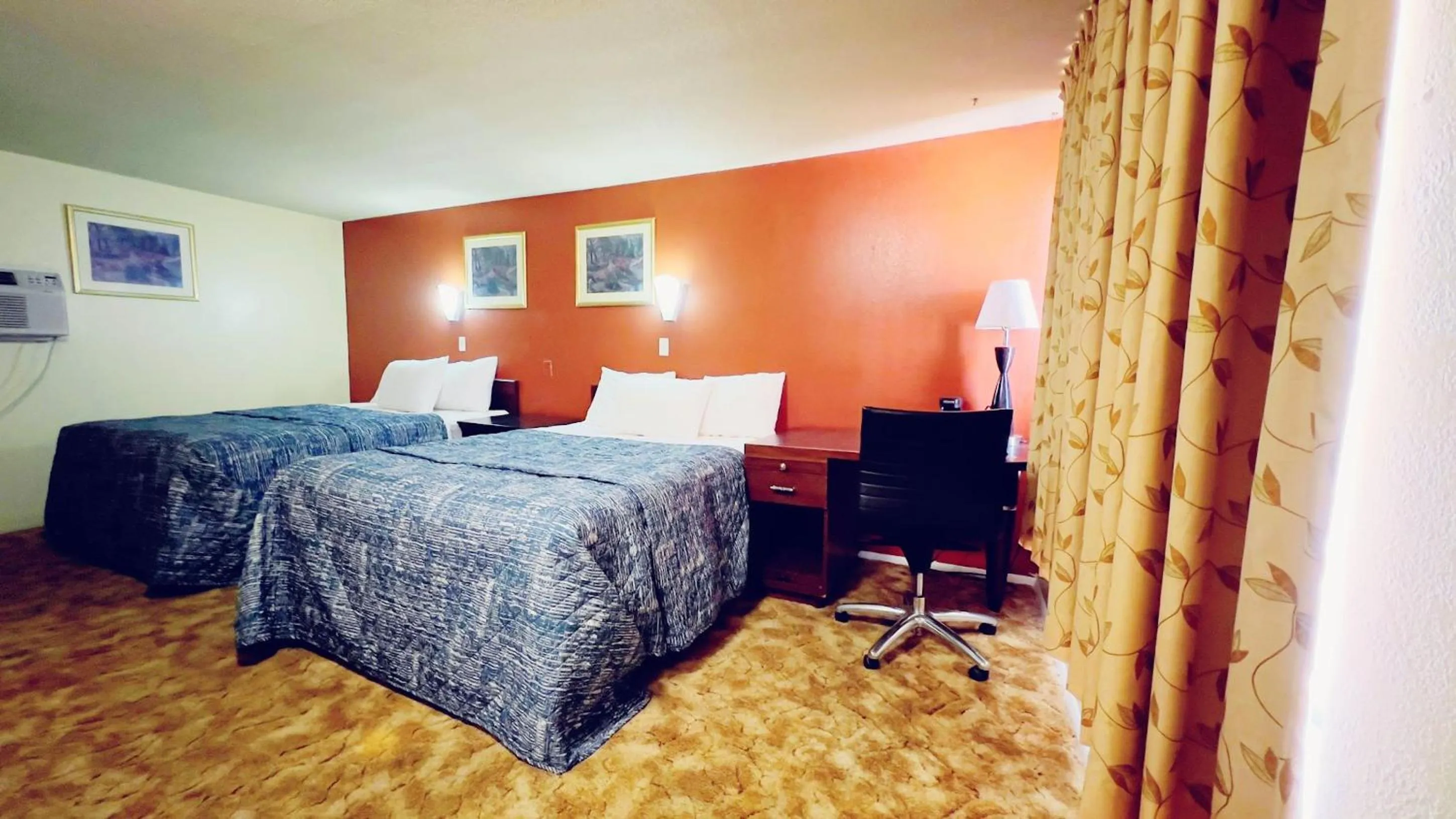 Bed in Travelors Lodge Motel & RV Park US-287&US-96