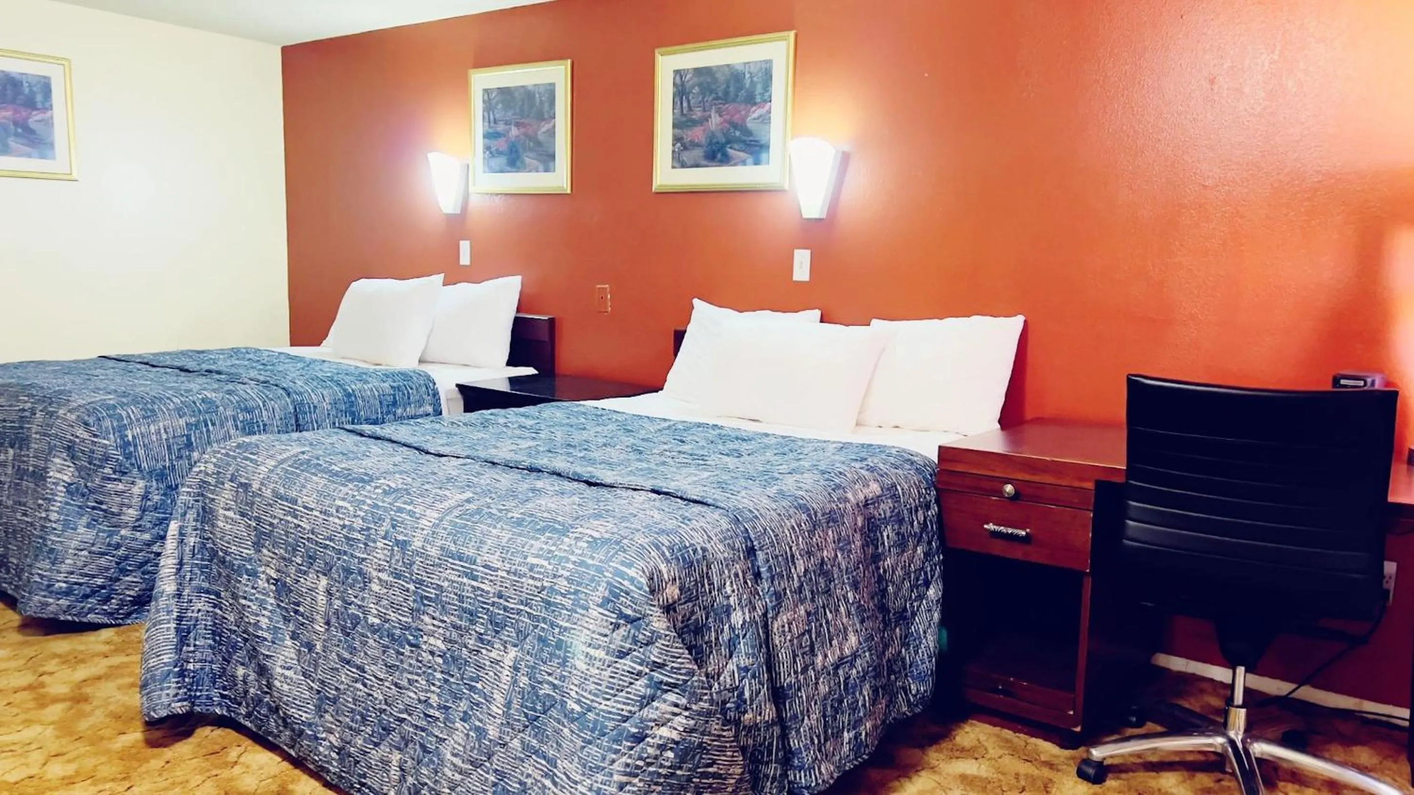 Bed in Travelors Lodge Motel & RV Park US-287&US-96