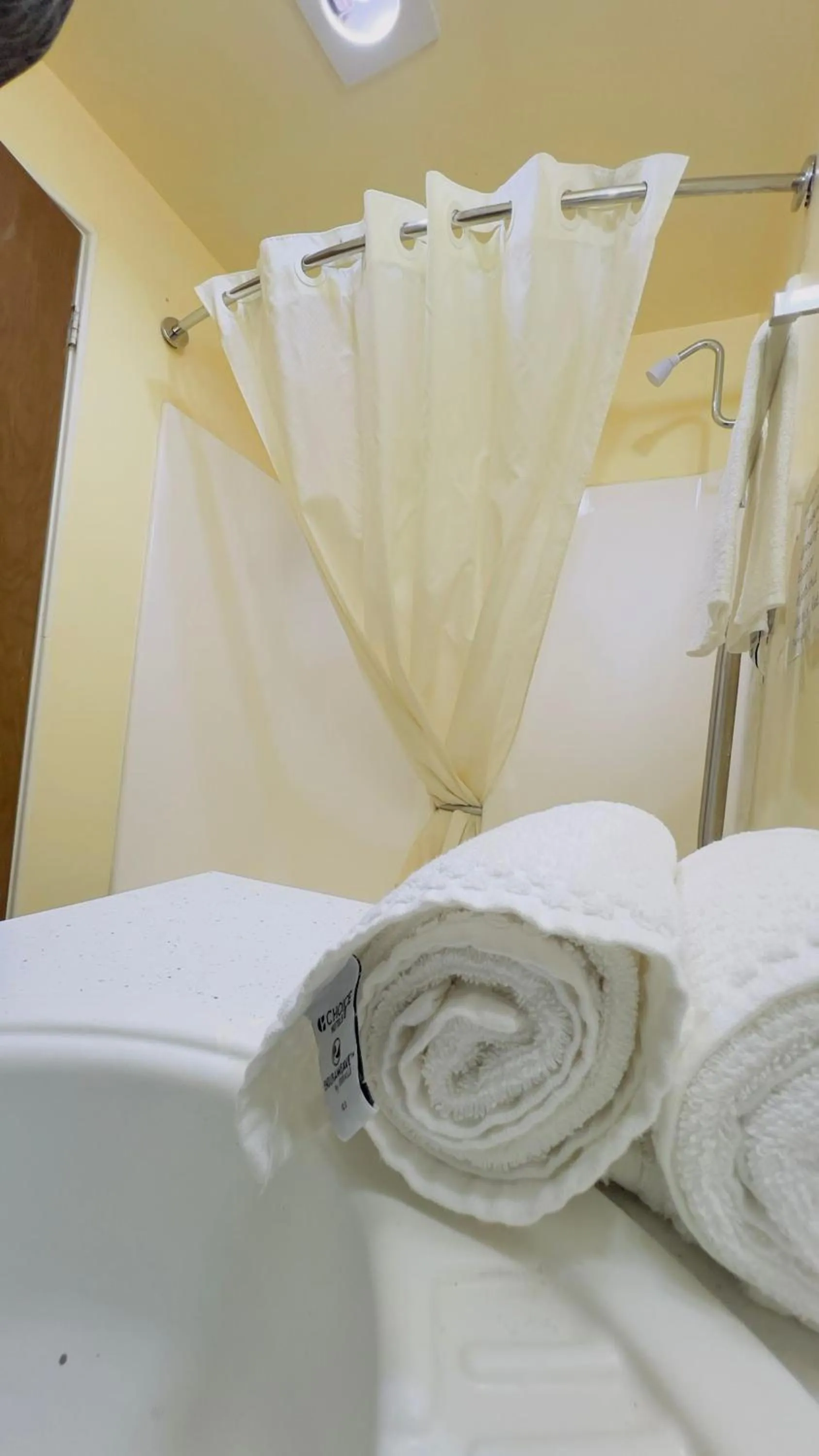 Bathroom, Bed in Travelors Lodge Motel & RV Park US-287&US-96