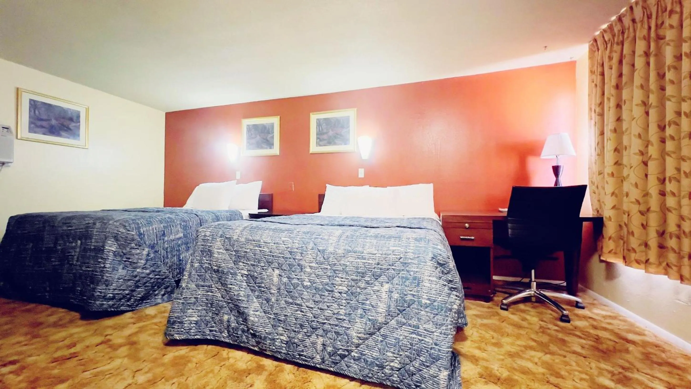 Bed in Travelors Lodge Motel & RV Park US-287&US-96