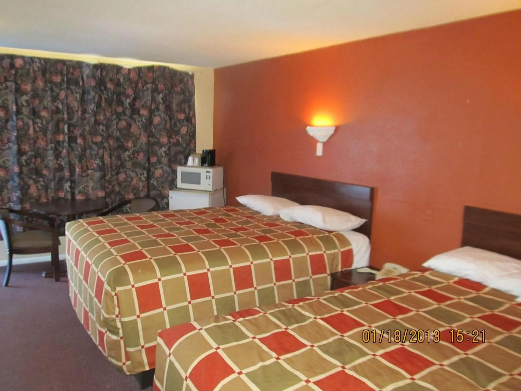 Bed in Travelors Lodge Motel & RV Park US-287&US-96