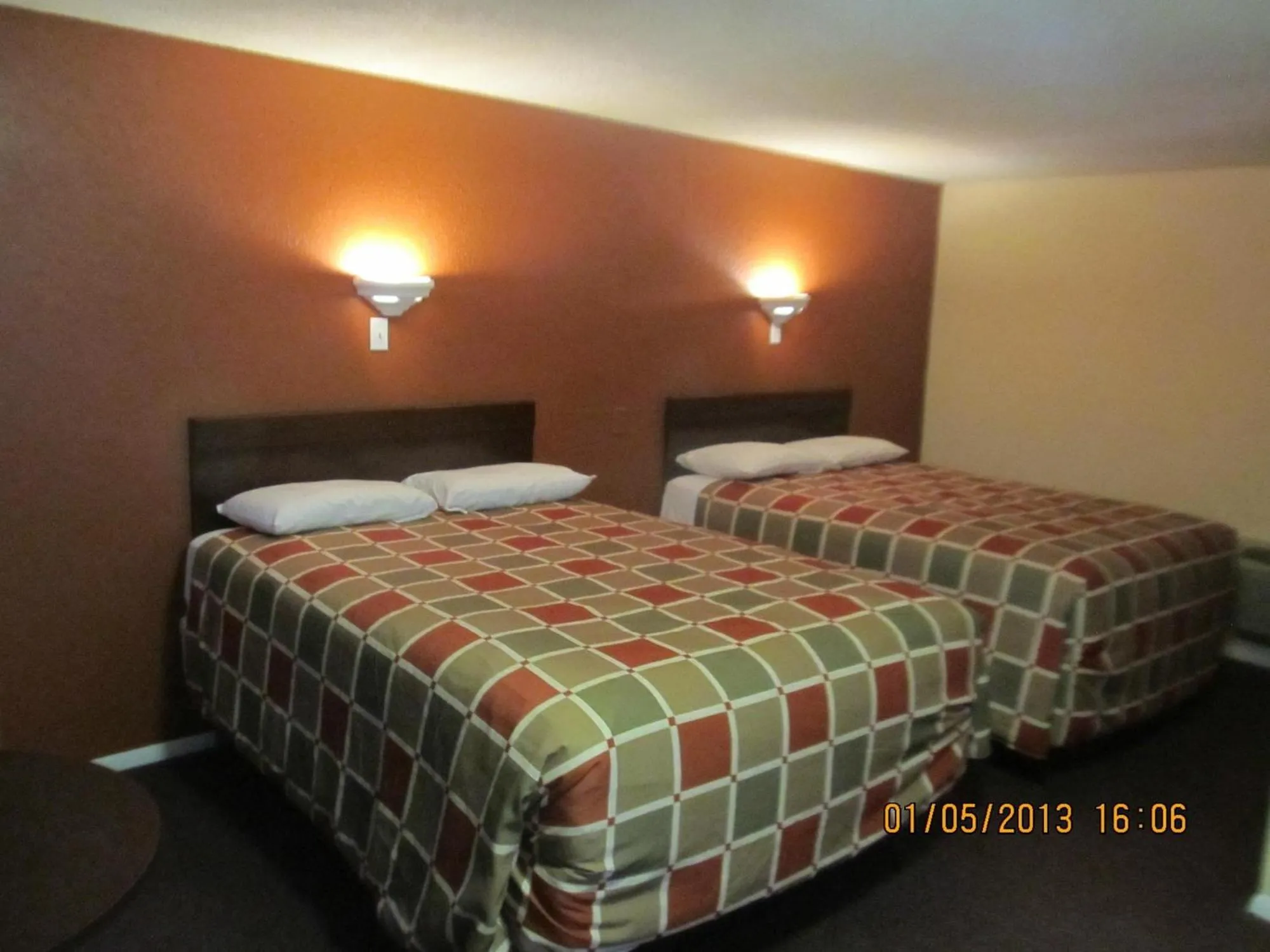 Bed in Travelors Lodge Motel & RV Park US-287&US-96