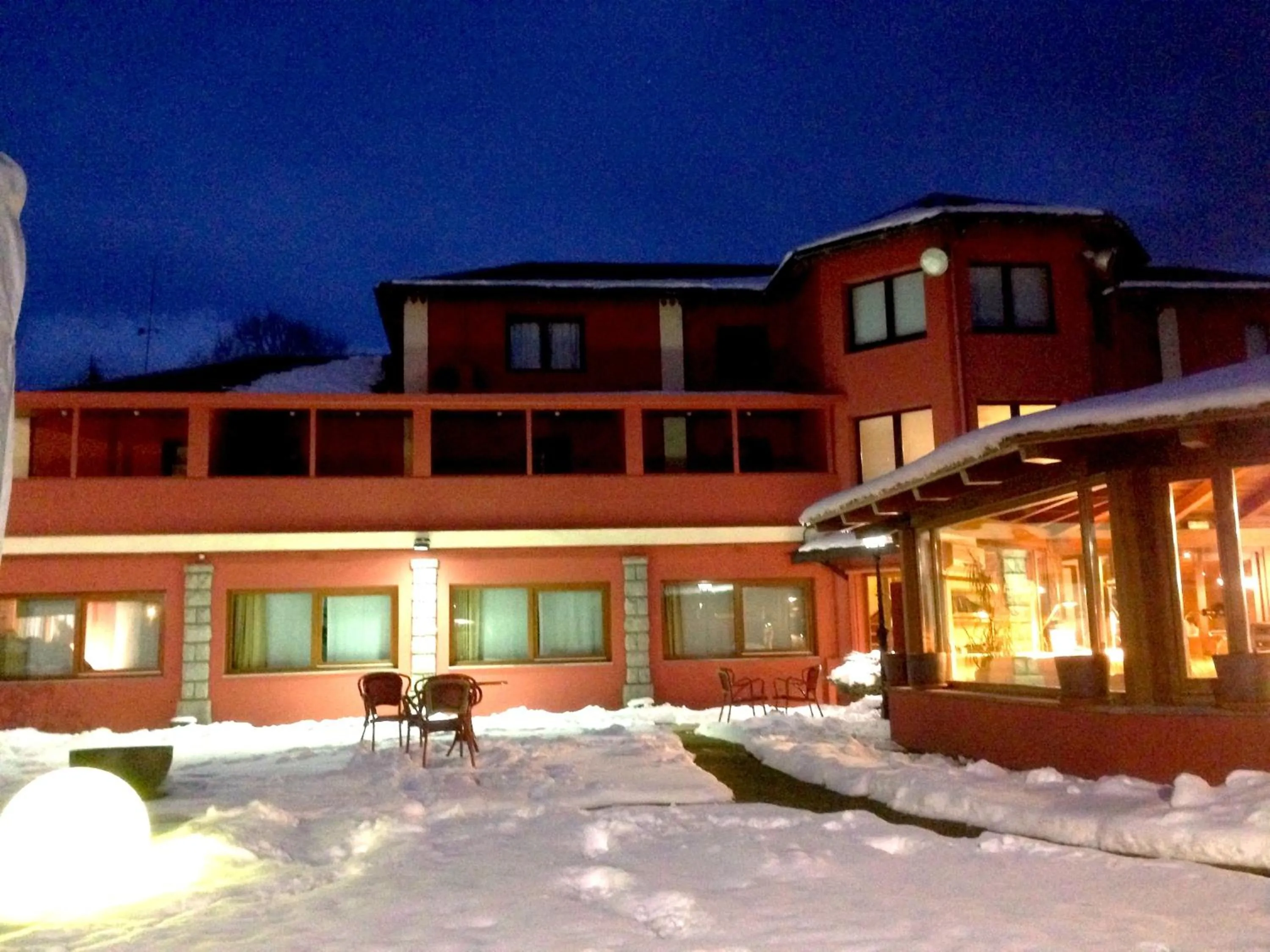 Facade/entrance in Hotel Del Lago