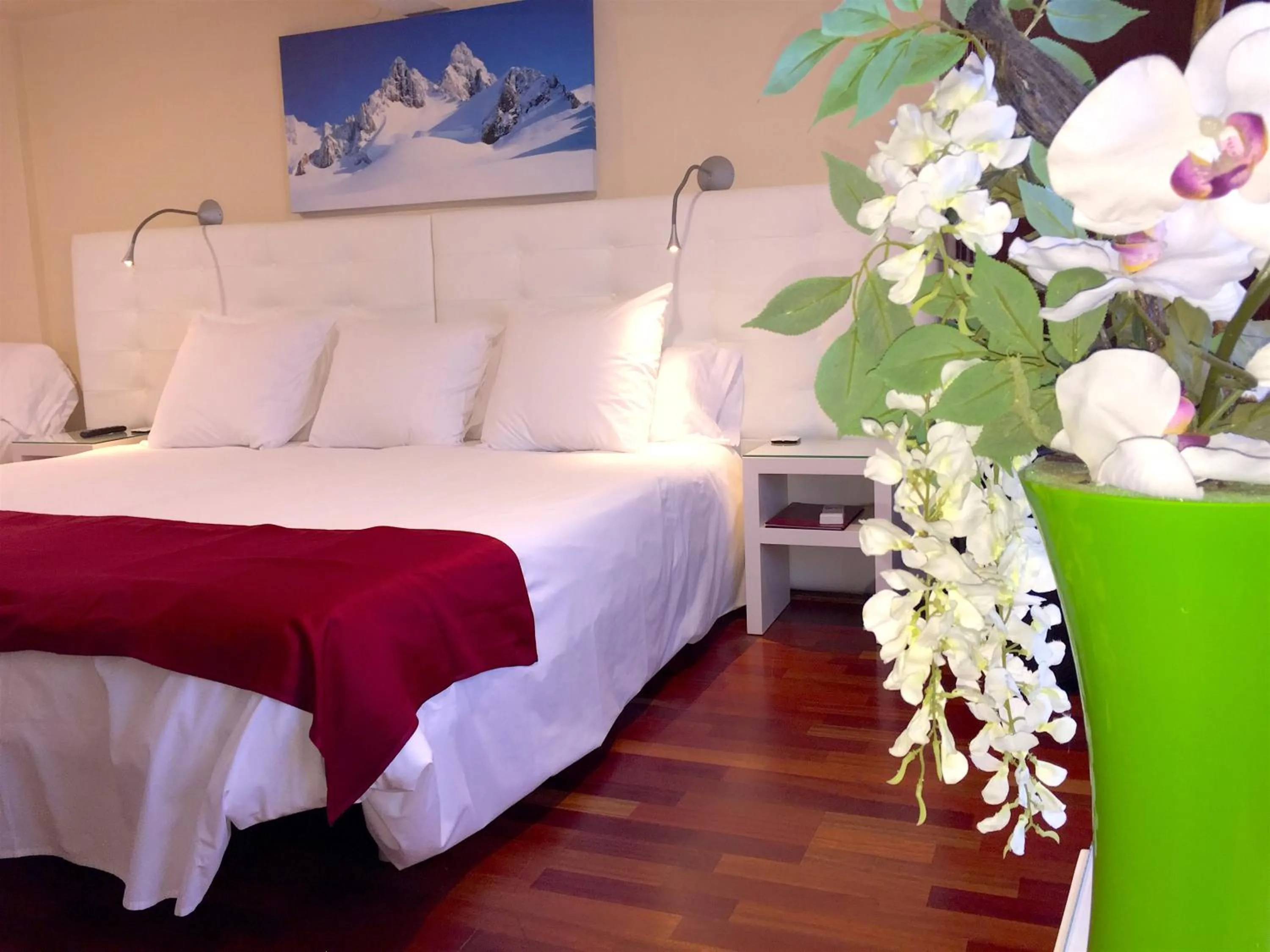 Decorative detail, Bed in Hotel Del Lago