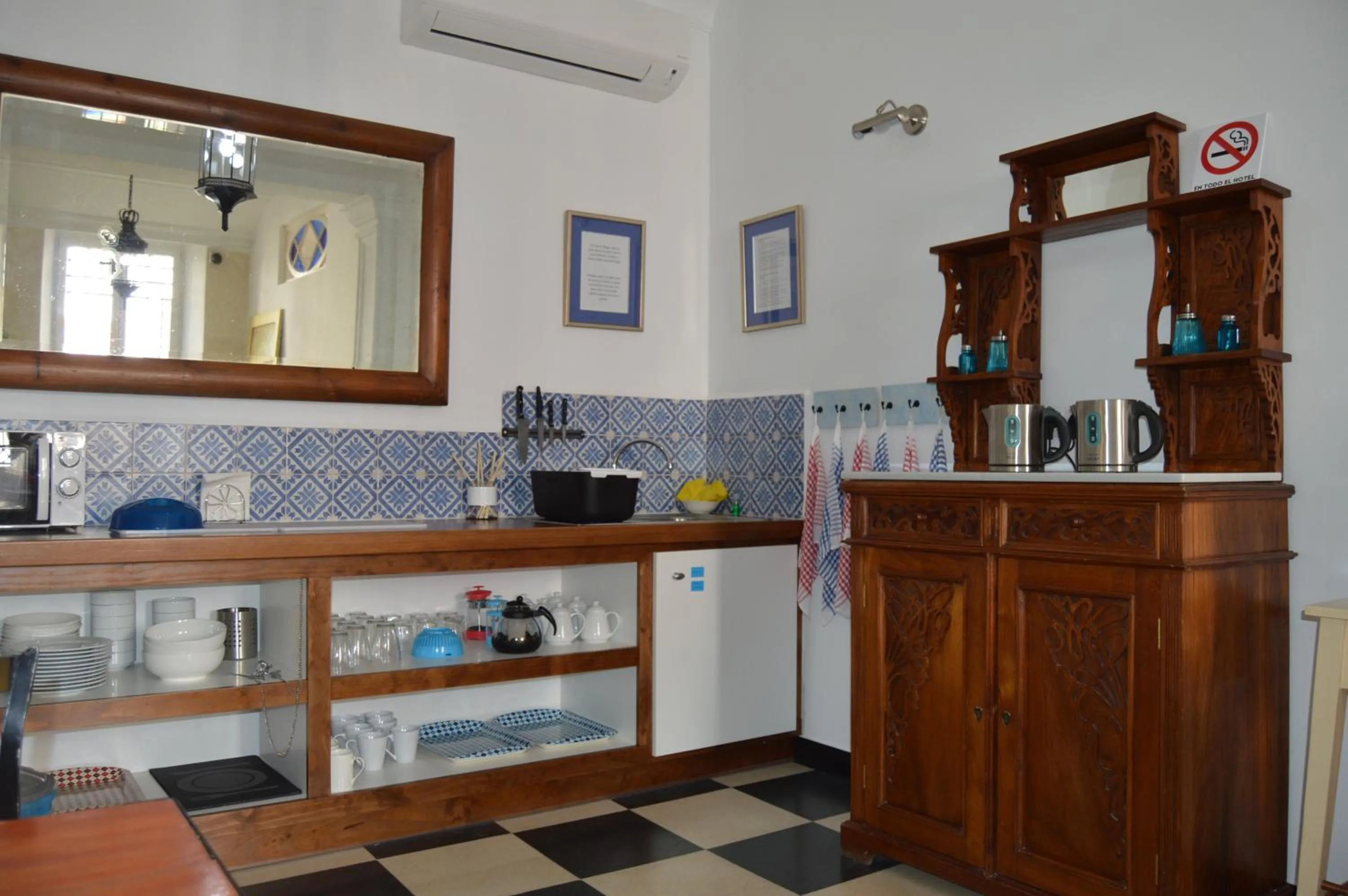 Communal kitchen in Ronda Hotel Polo