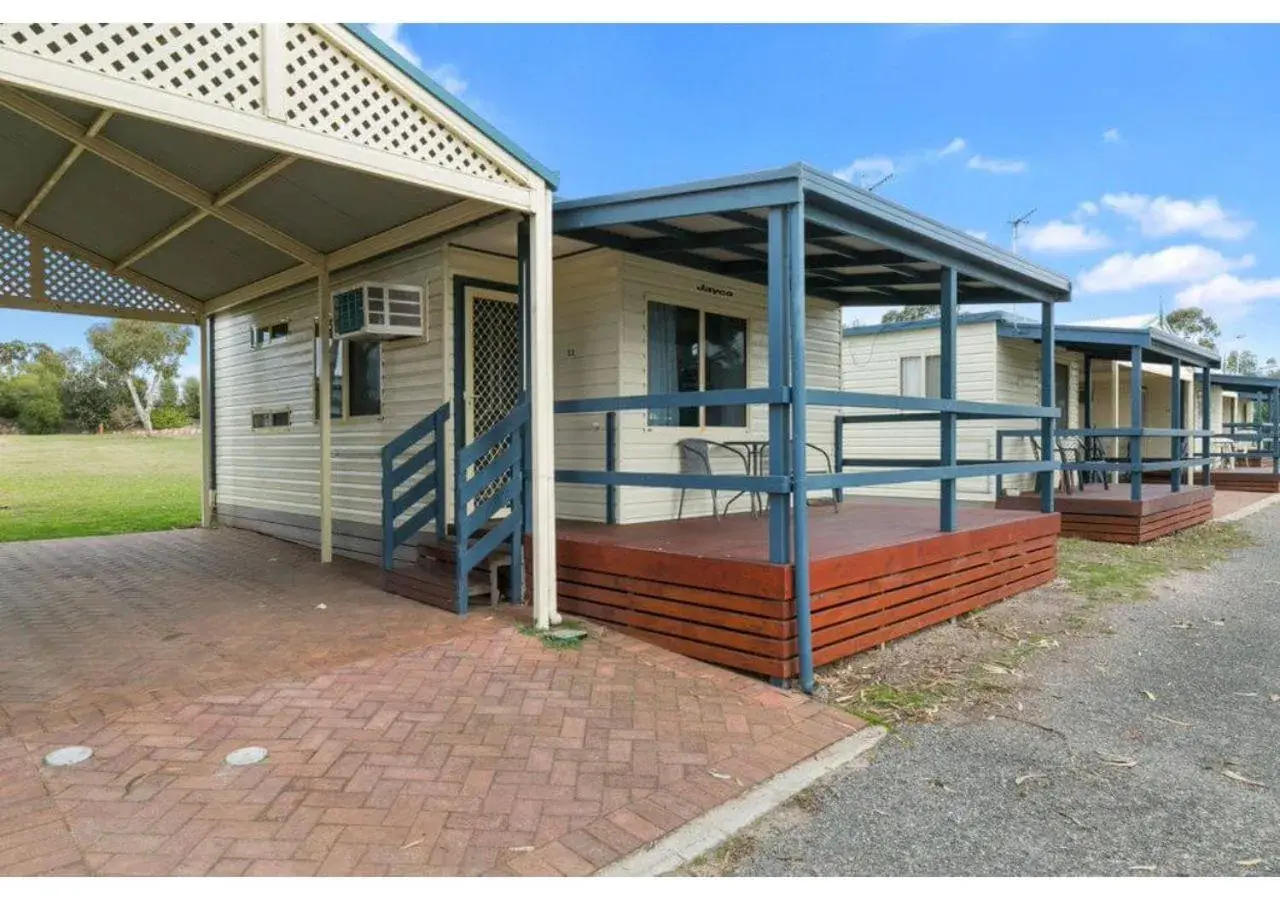 Standard 2 Bedroom Cabin – Sleeps 6 in Discovery Parks - Coffin Bay Standard 2 Bedroom Cabin – Sleeps 6 in Discovery Parks - Coffin Bay