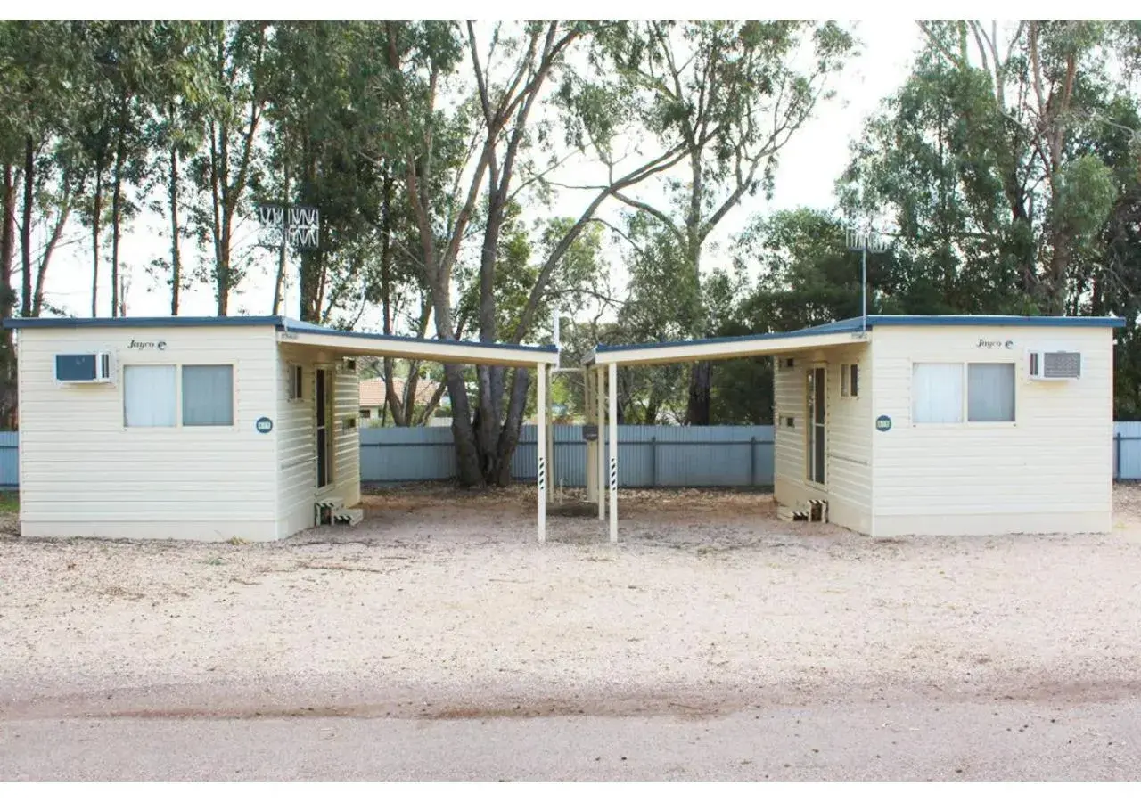 Economy Studio -Sleeps 6 (No Ensuite) in Discovery Parks - Coffin Bay Economy Studio -Sleeps 6 (No Ensuite) in Discovery Parks - Coffin Bay