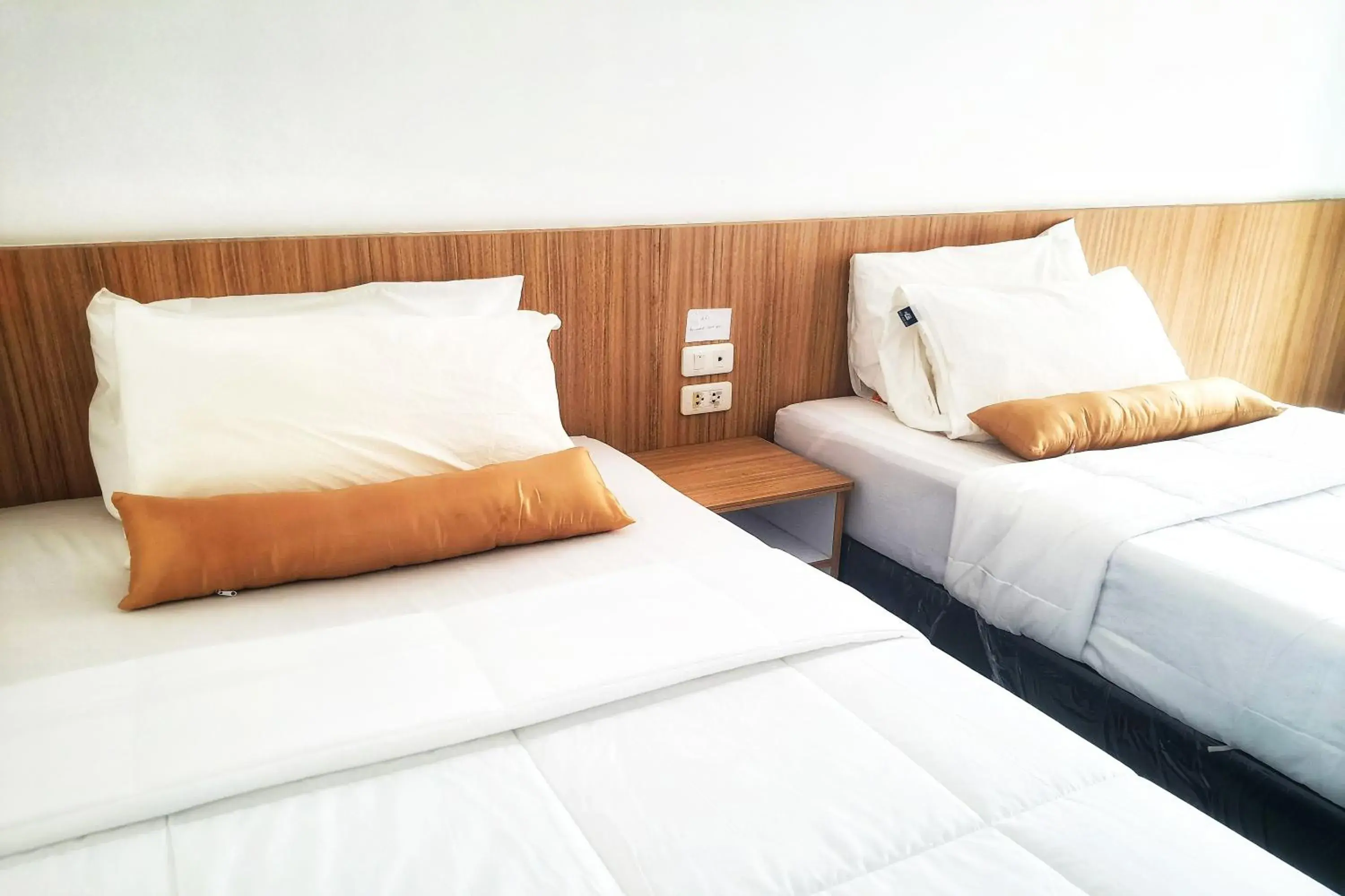 Deluxe Double or Twin Room with Balcony in Patong Bay Inn Deluxe Double or Twin Room with Balcony in Patong Bay Inn