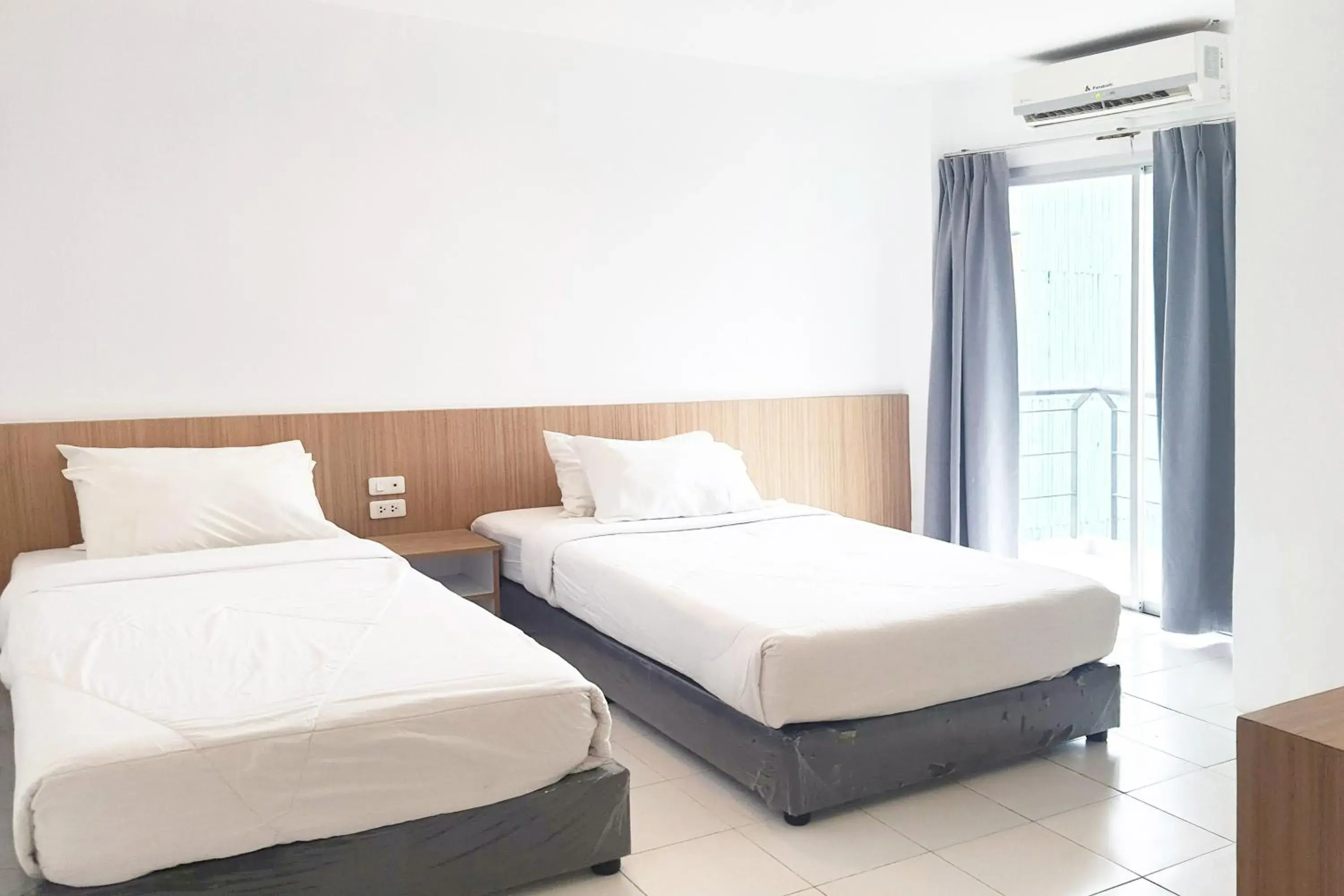 Superior Double or Twin Room in Patong Bay Inn Superior Double or Twin Room in Patong Bay Inn