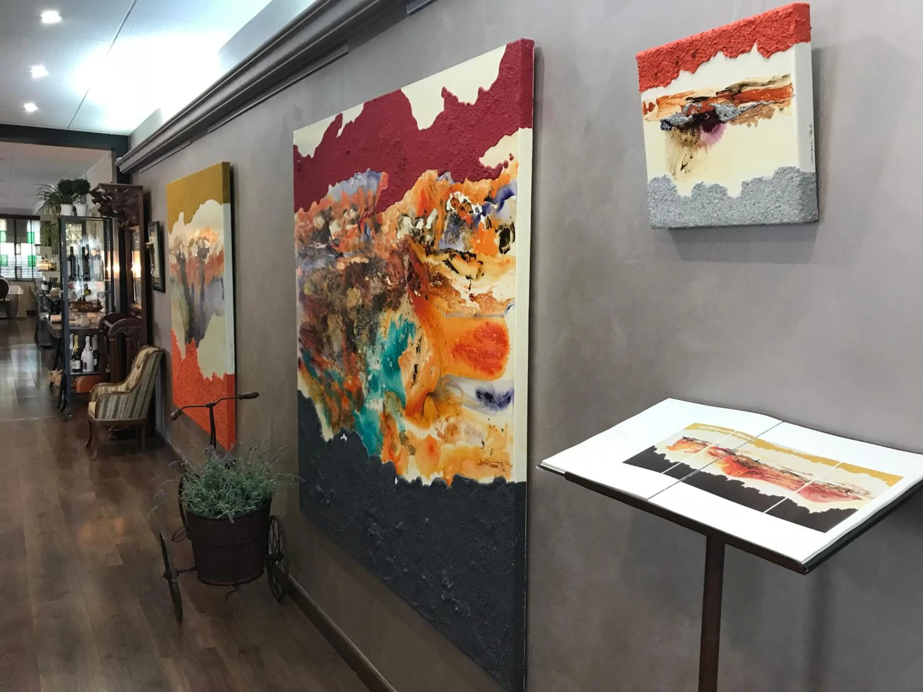 Communal lounge/ TV room in Hotel Esteba