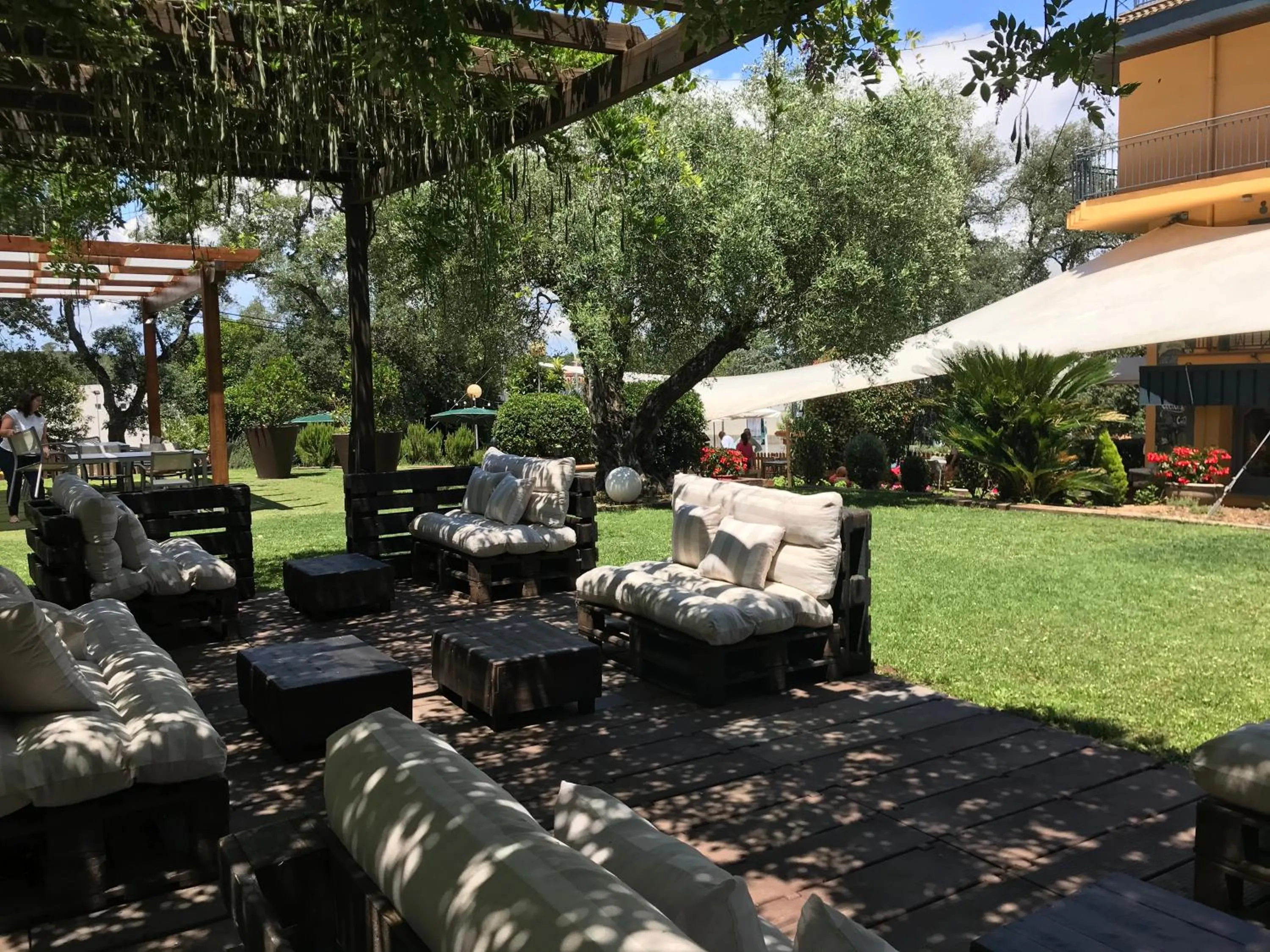 Restaurant/places to eat in Hotel Esteba