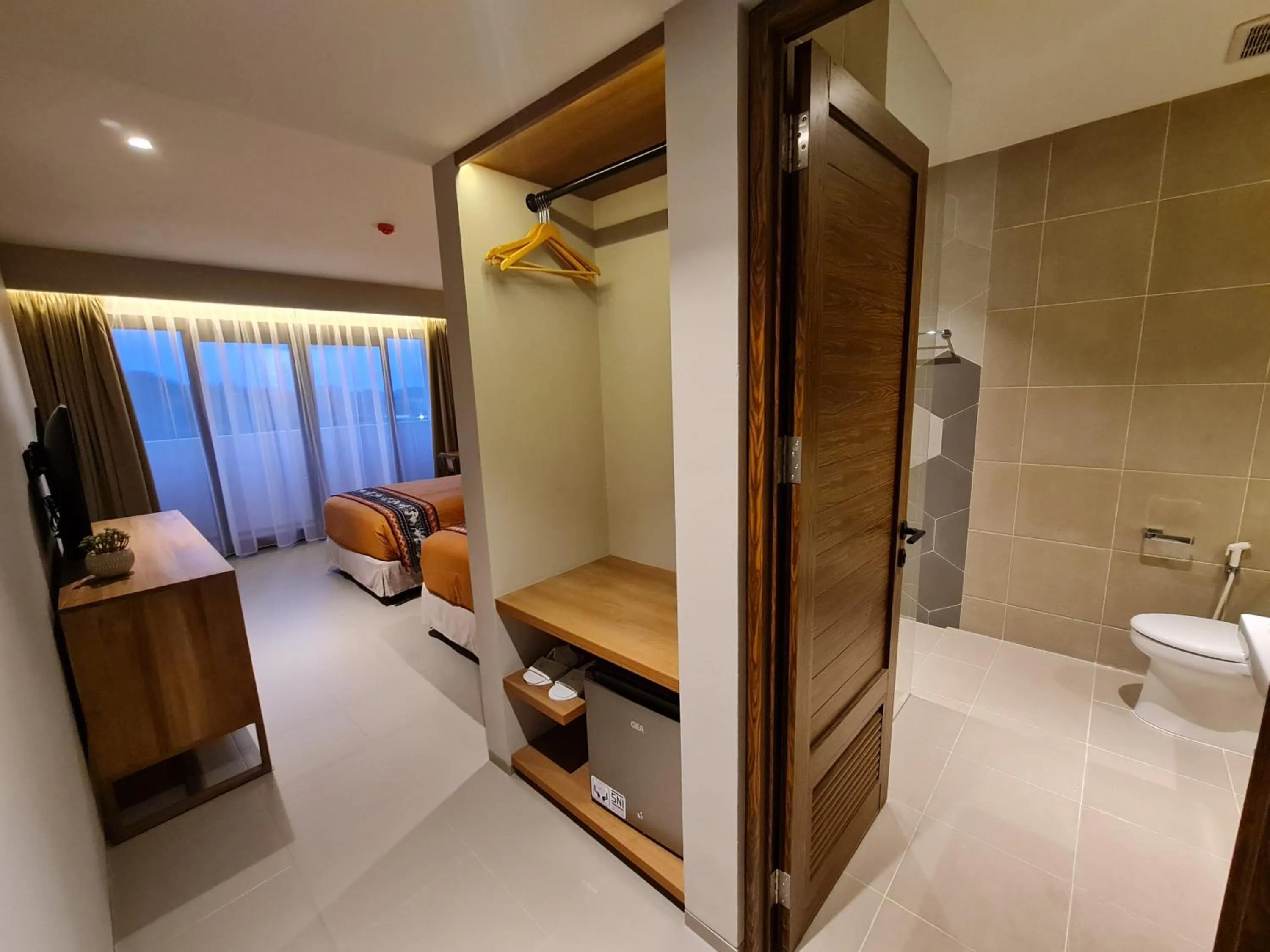 Shower in Parlezo by Kagum Hotels