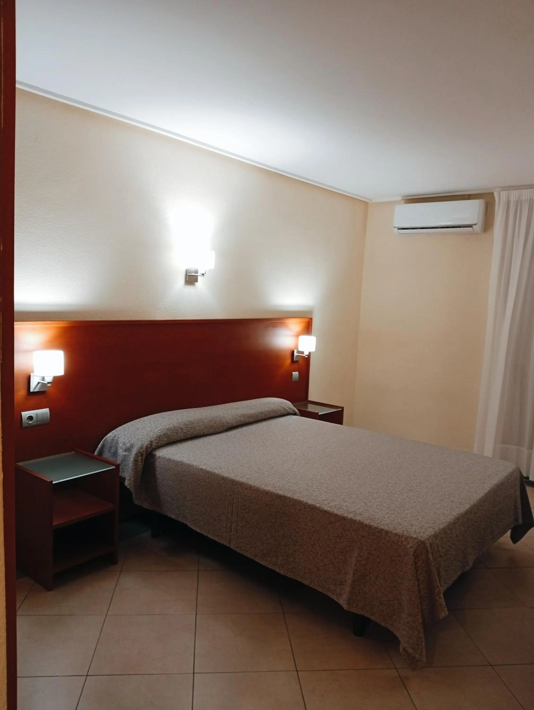 Bedroom, Bed in Torrejoven