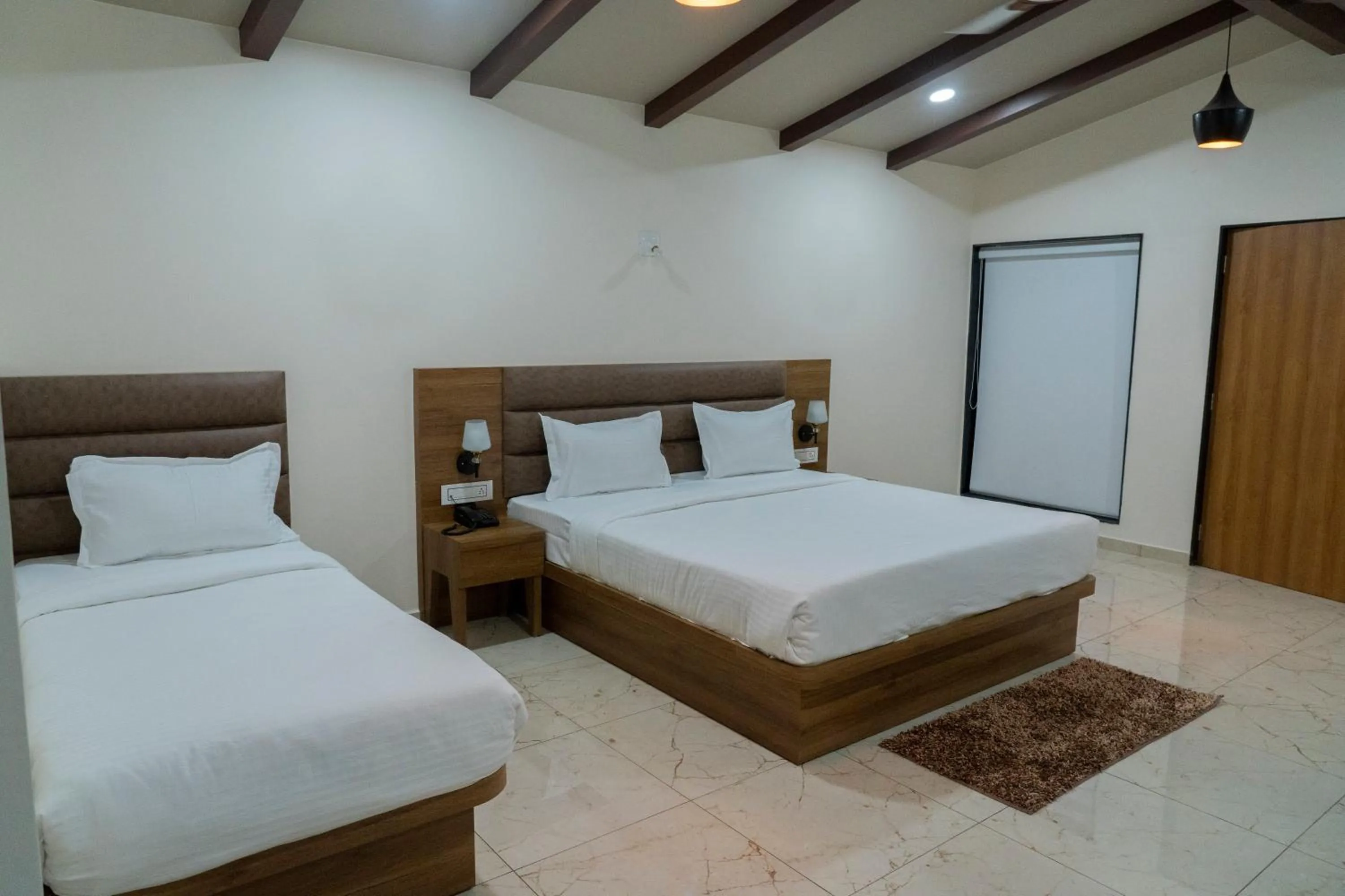 Bed in Flamingo Club and Resort Una 3 Km Away from Diu Check Post