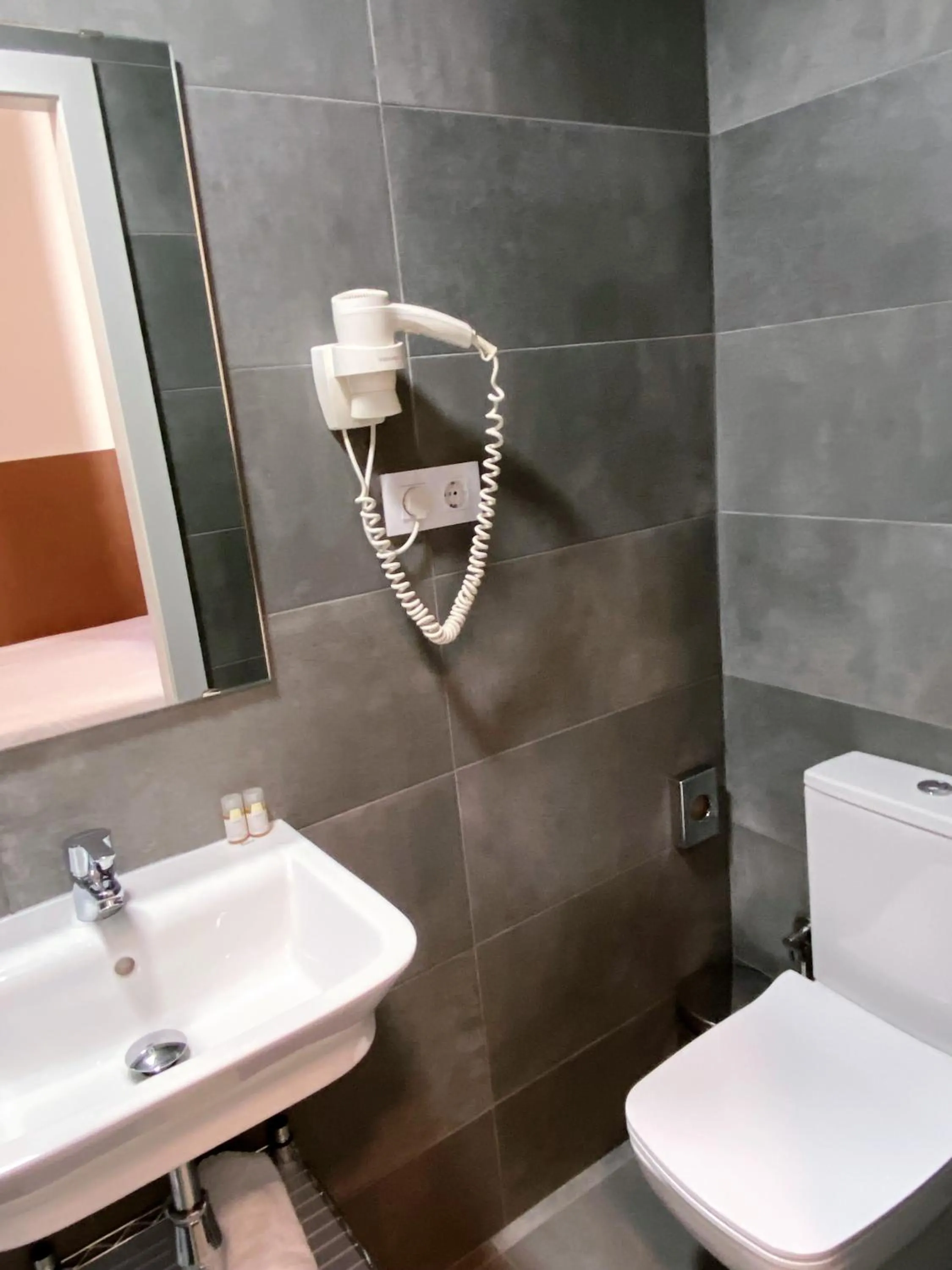 Bathroom in BCN Urbaness Hotels Bonavista