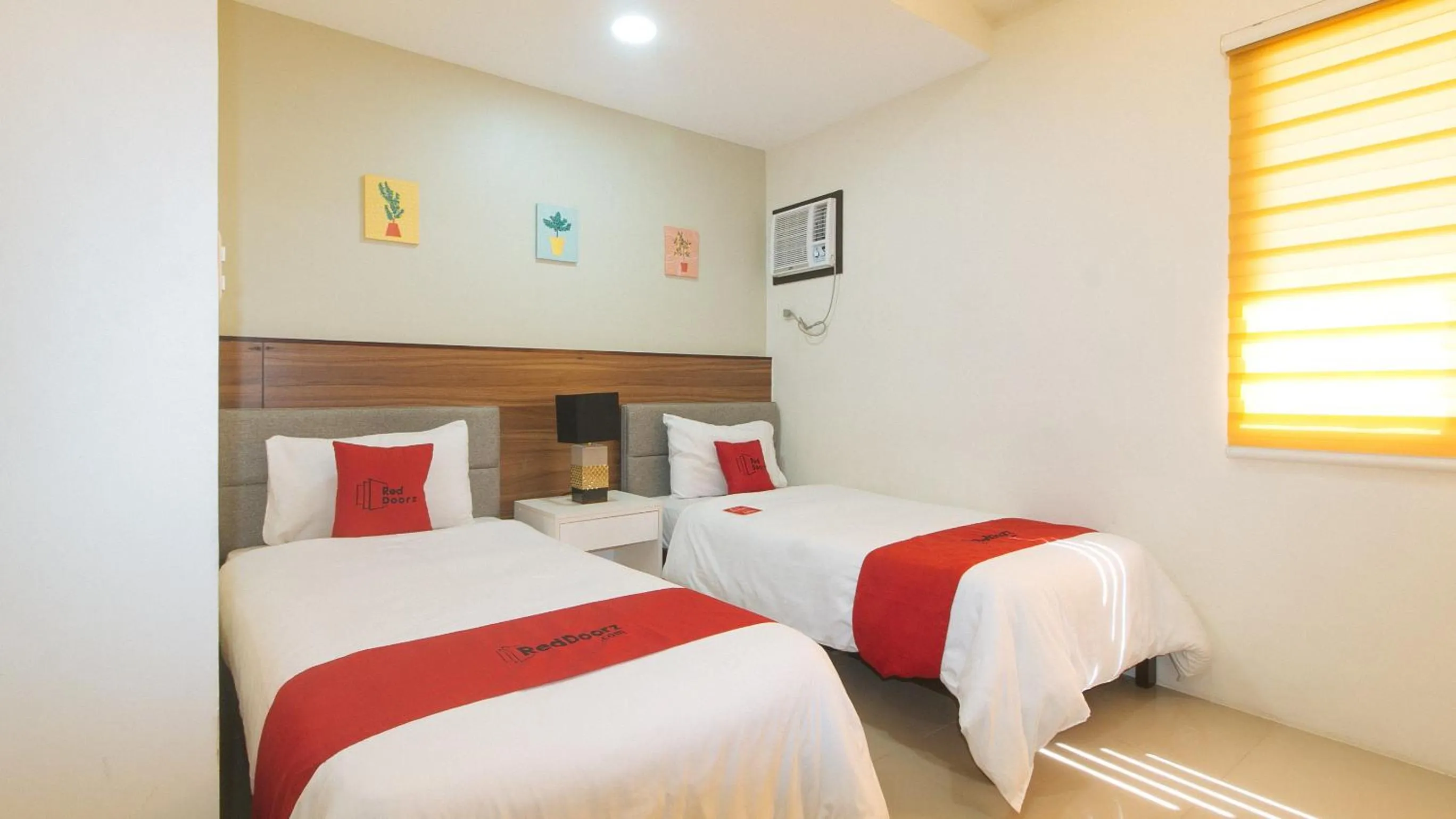 Photo of the whole room, Bed in RedDoorz @ Leoncia Apartelle Mandaue City