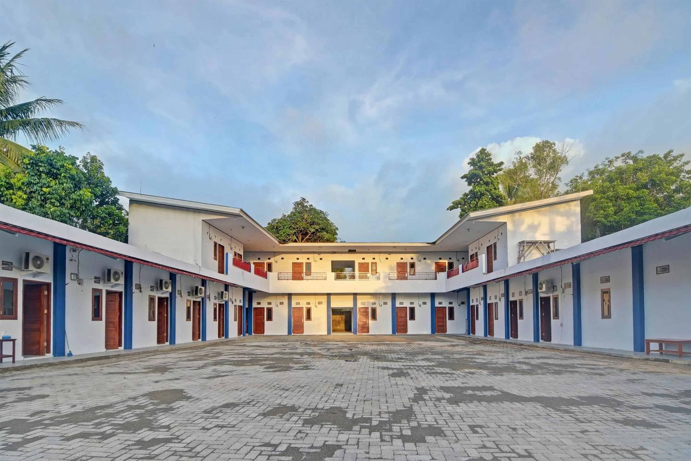 Facade/entrance in Hotel O Cvictory Inn