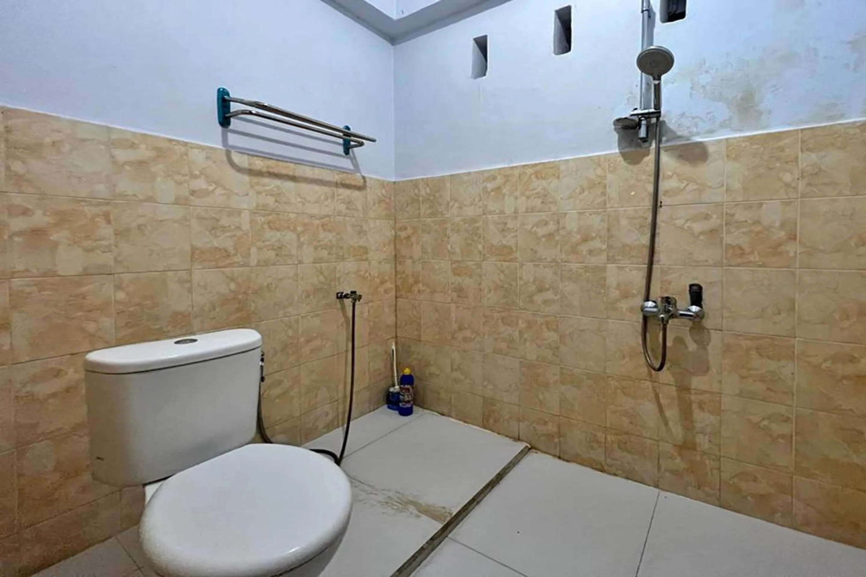 Bathroom in Hotel O Wisma Samudra