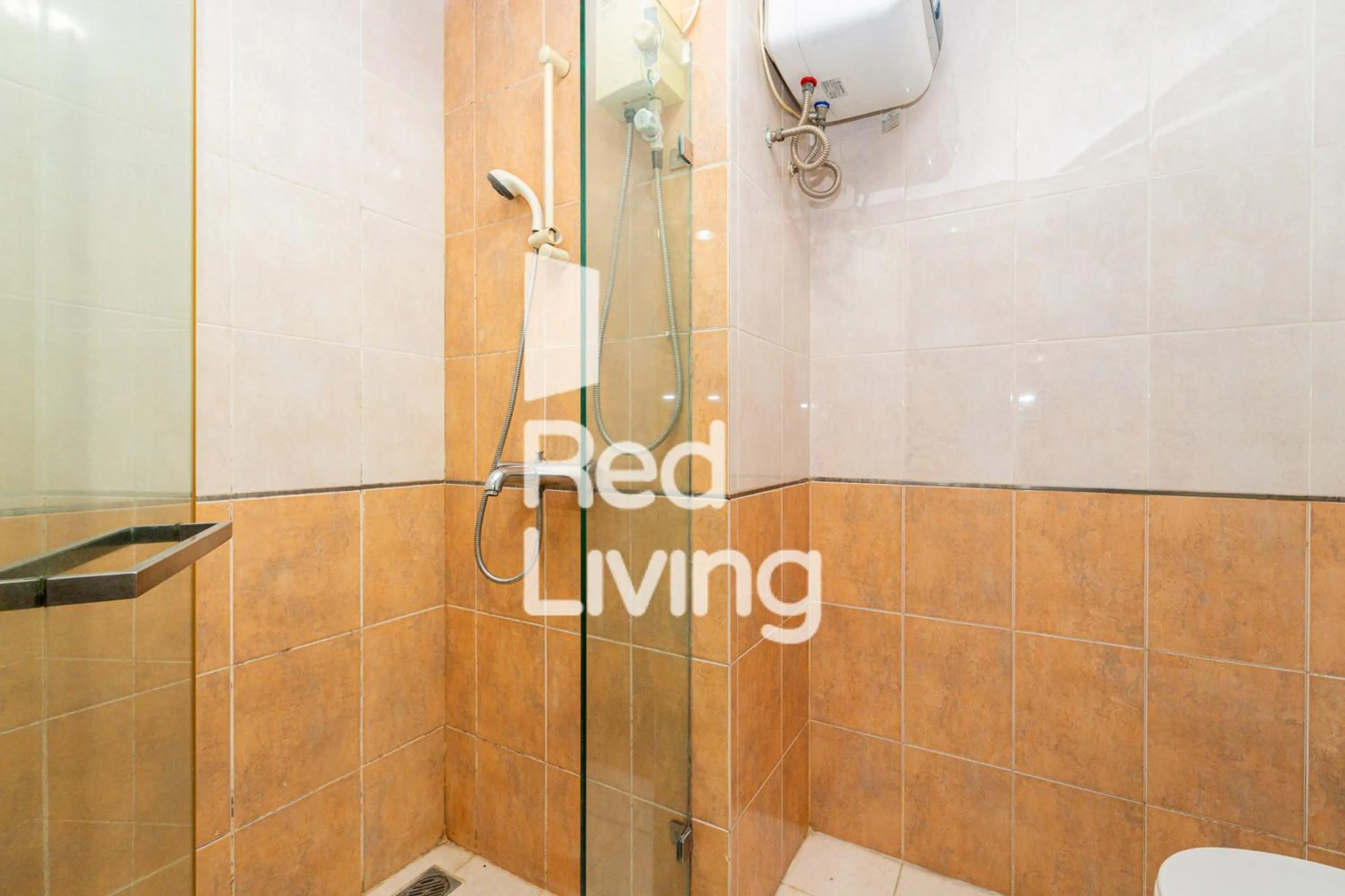 Bathroom in RedLiving Apartemen Tamansari Sudirman - Abdi Home
