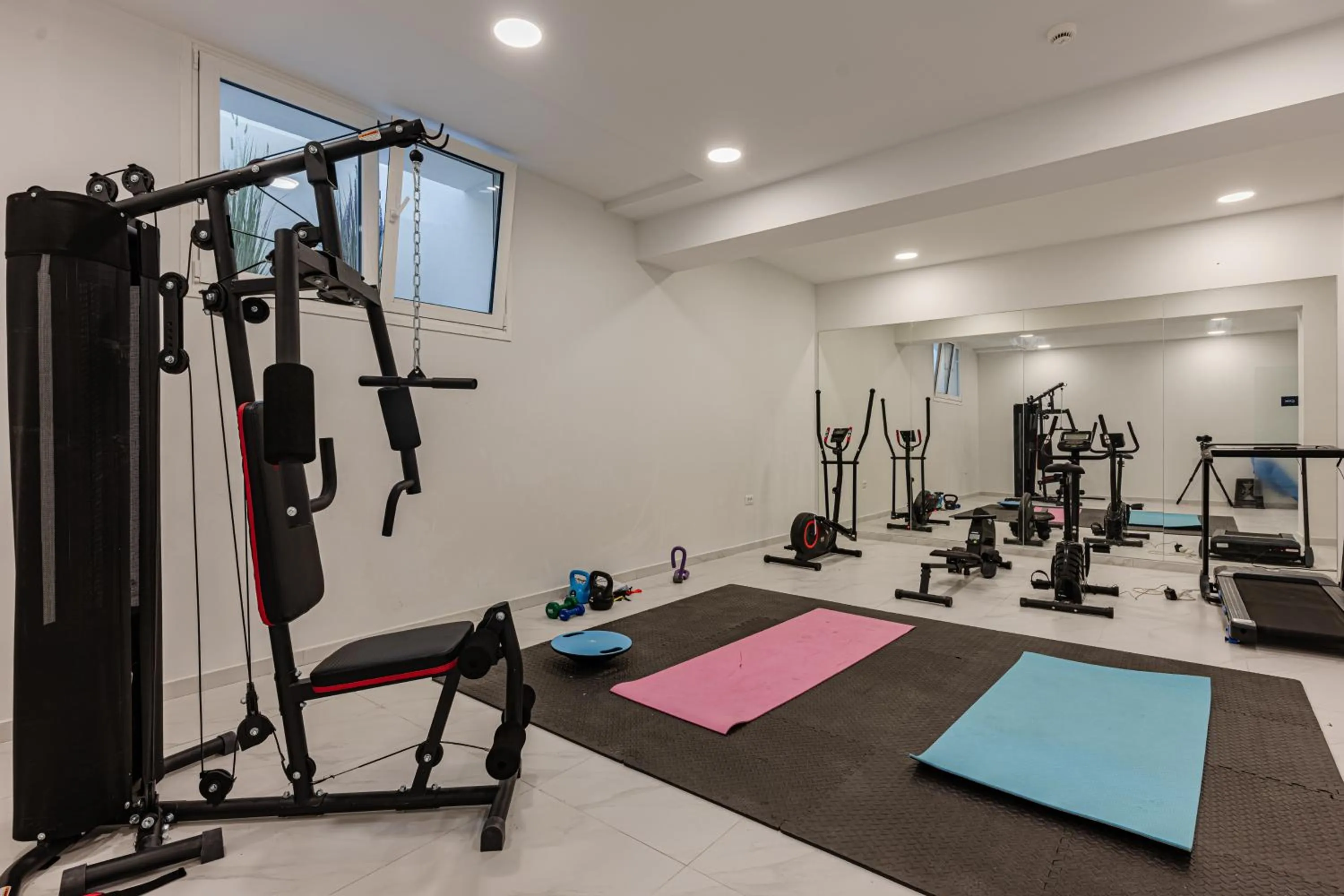 Fitness centre/facilities in Mirage Bleu Hotel