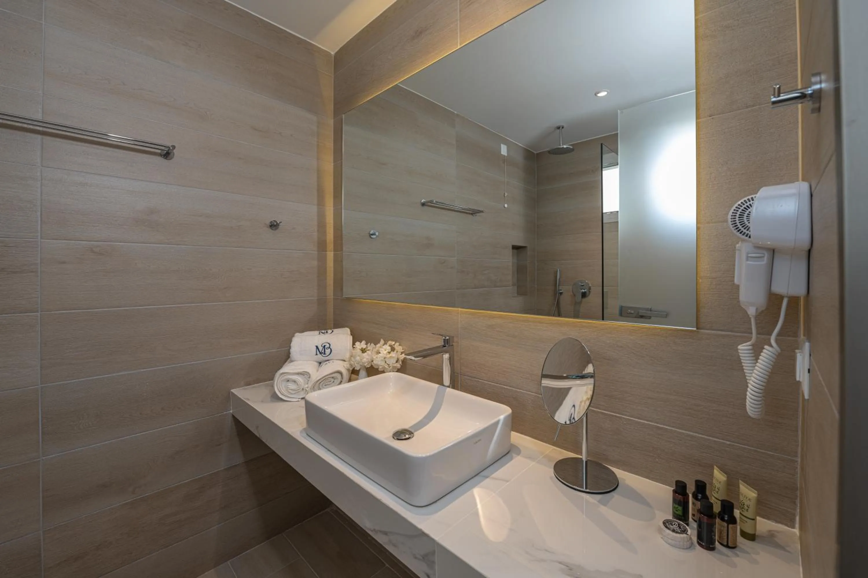 Bathroom in Mirage Bleu Hotel