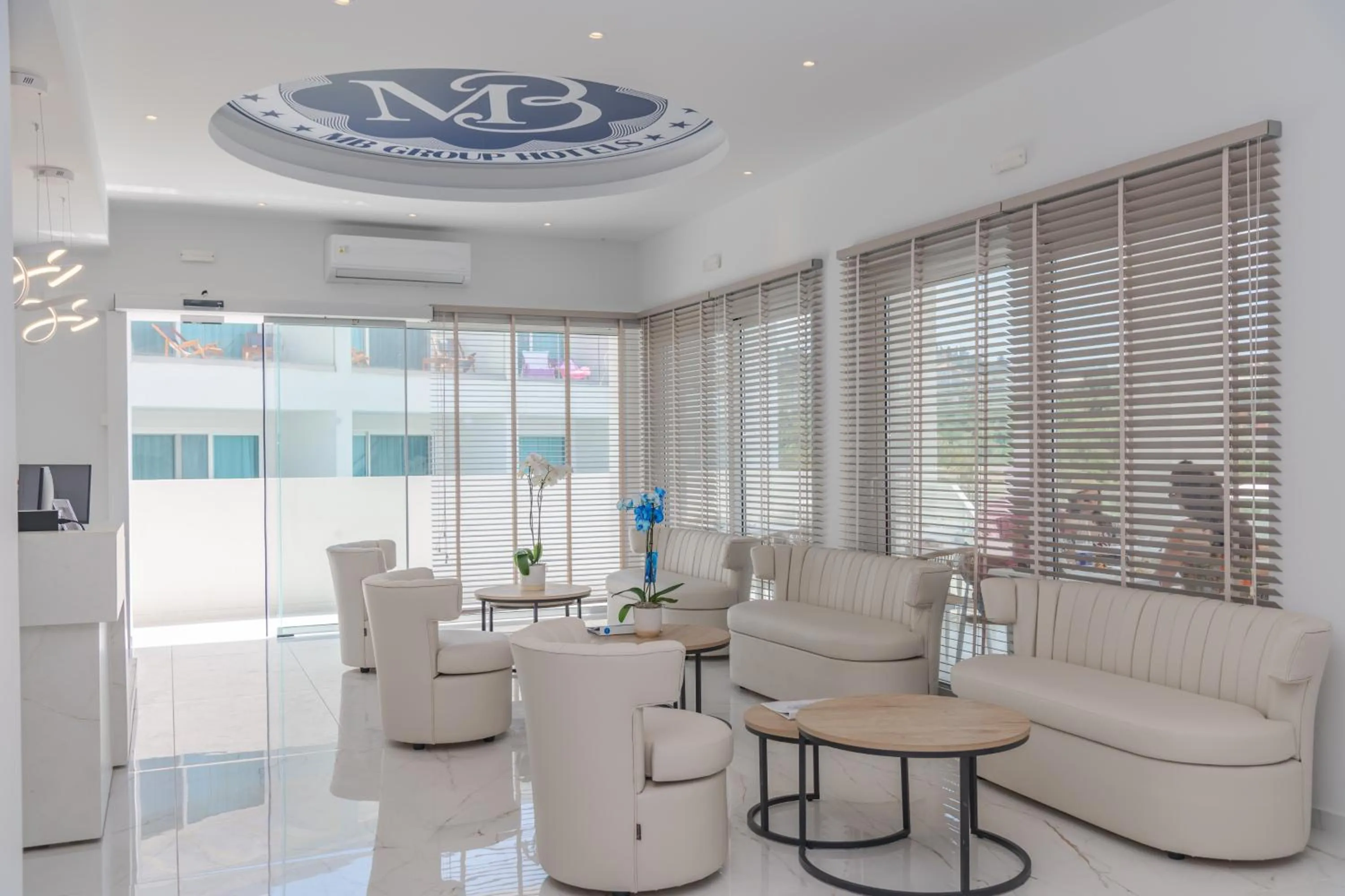 Lobby or reception in Mirage Bleu Hotel