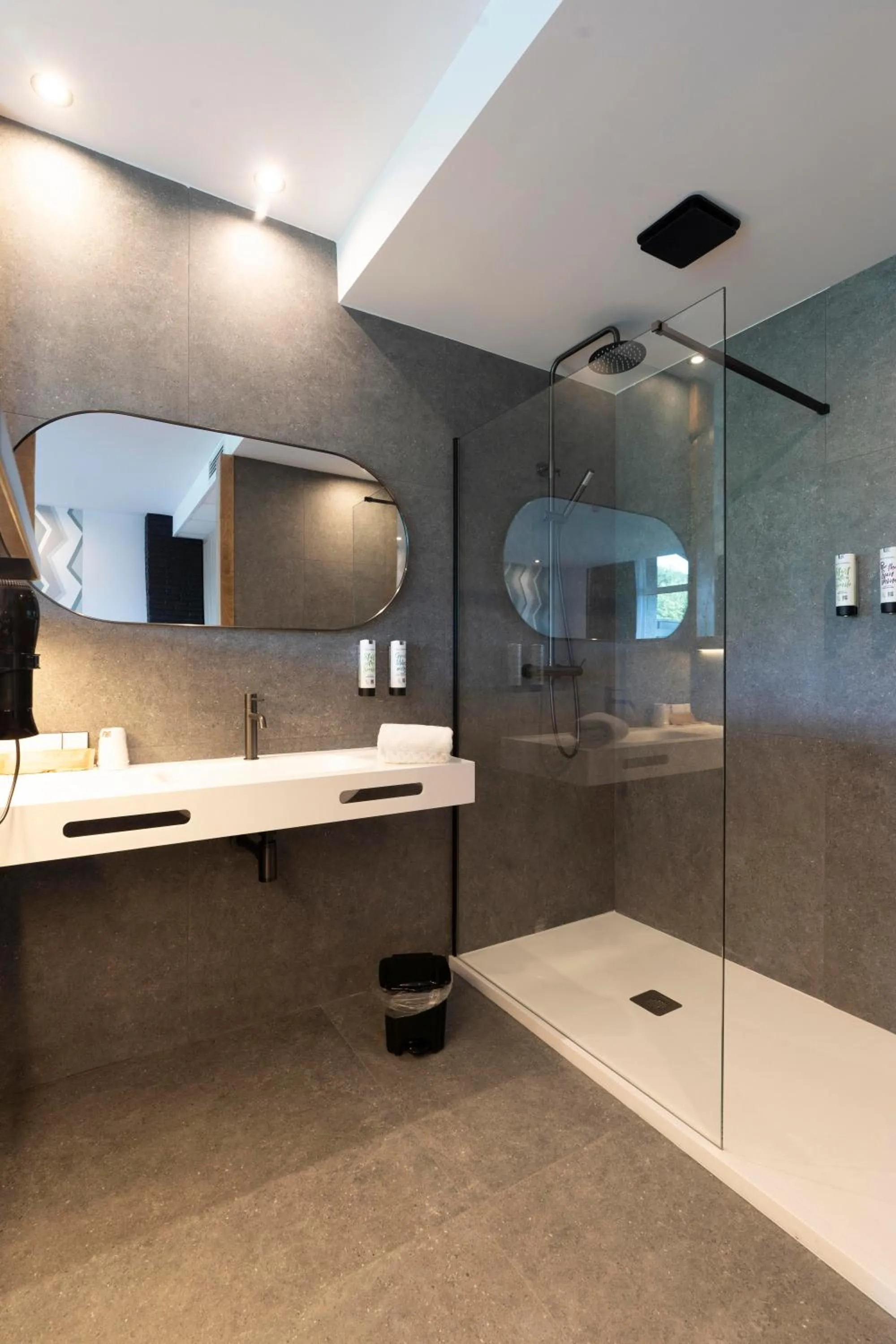 Shower in Hotel Mirador de la Cepada