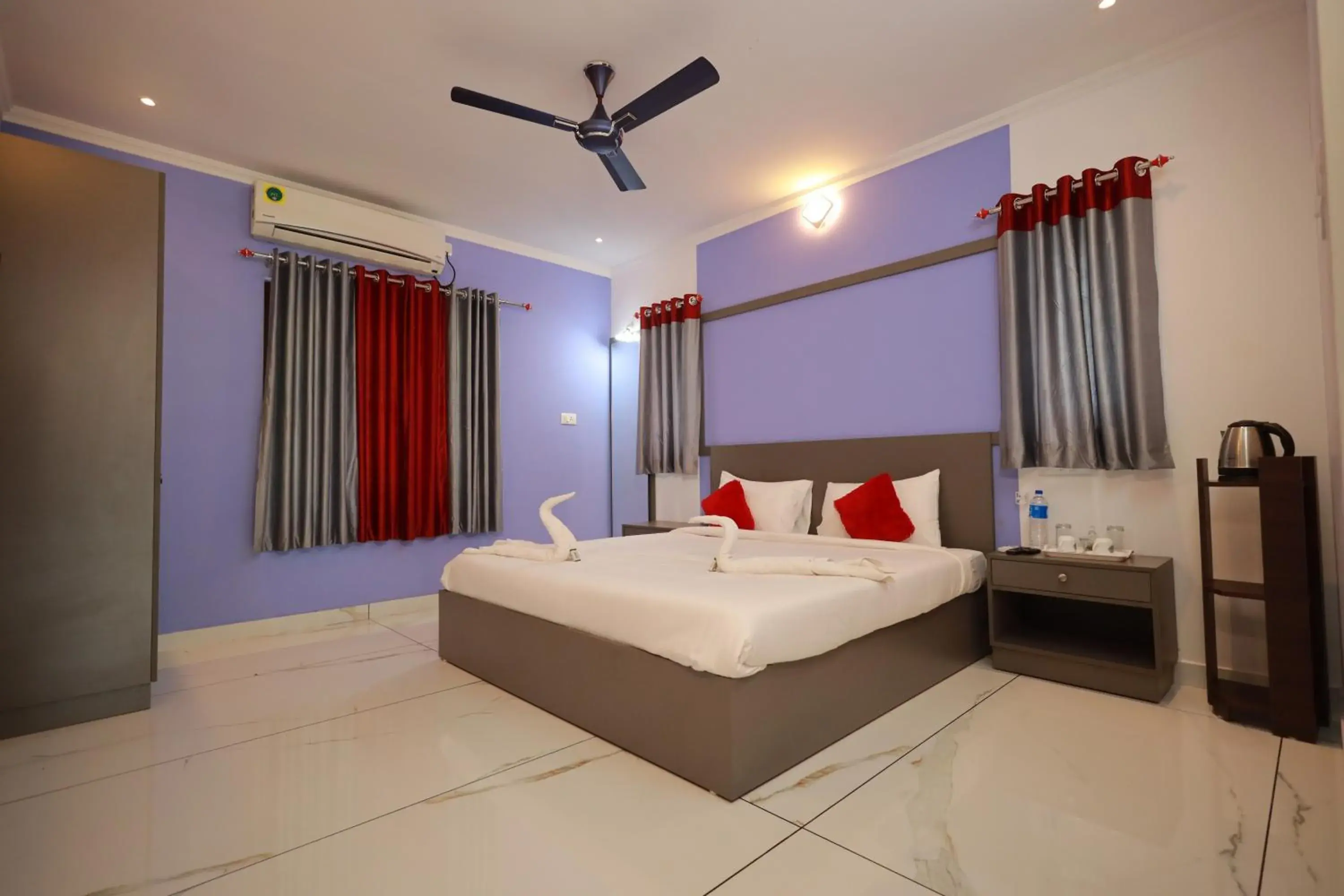 Queen Suite with Pool View in Lakeway Resorts Queen Suite with Pool View in Lakeway Resorts