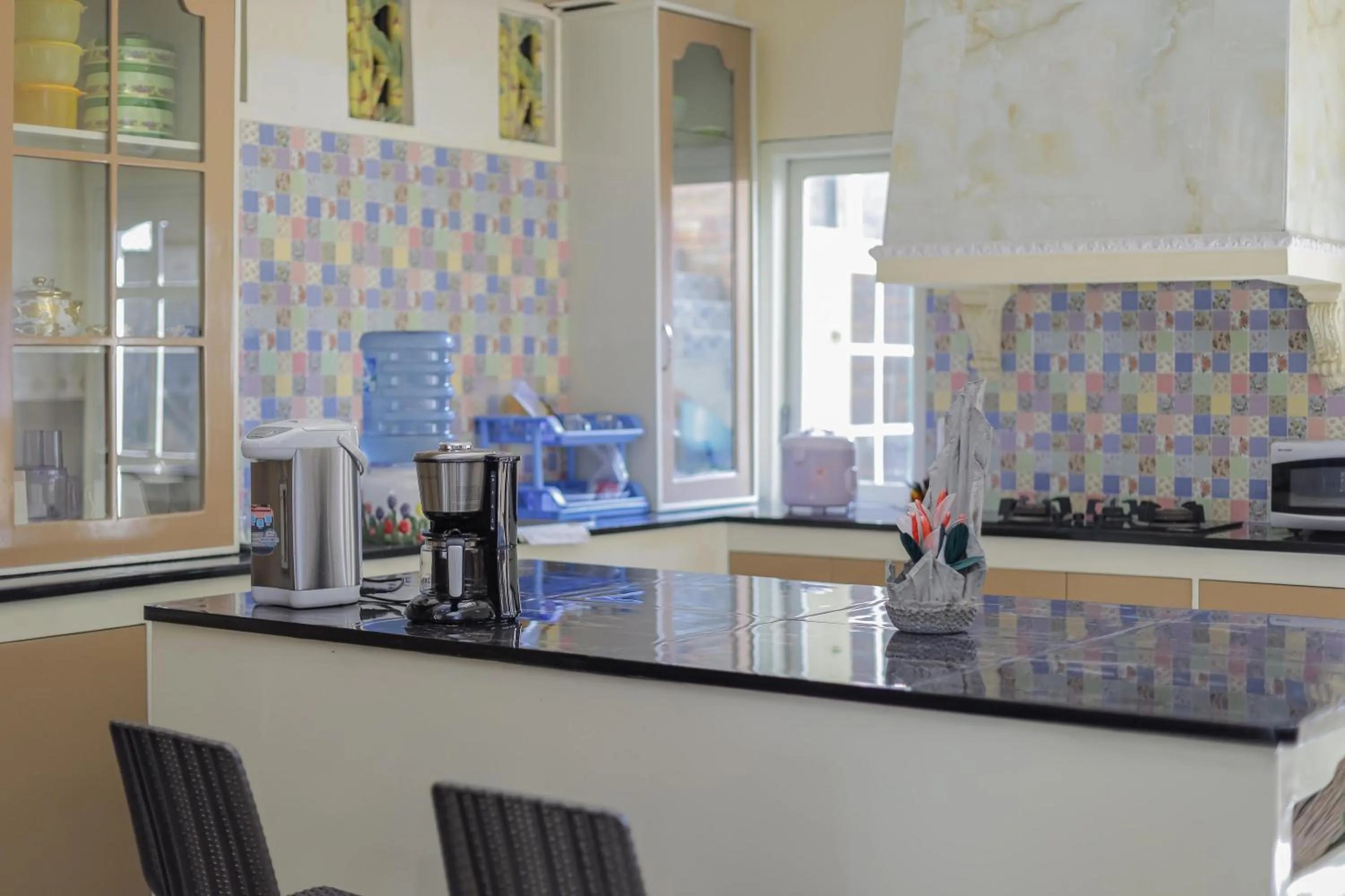 Kitchen or kitchenette in RedDoorz Plus @ Villa Bontes Batu