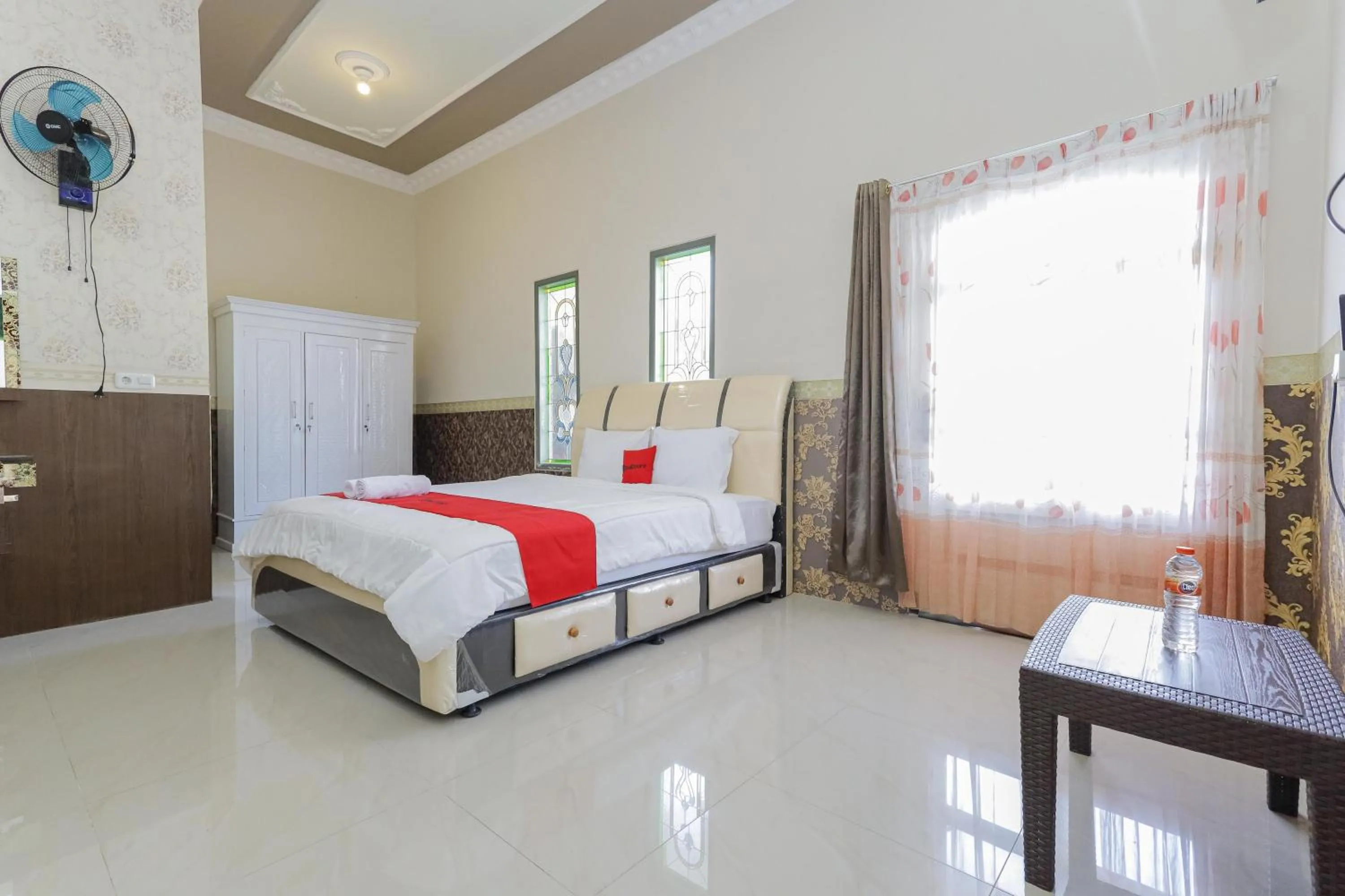 Bedroom, Bed in RedDoorz Plus @ Villa Bontes Batu