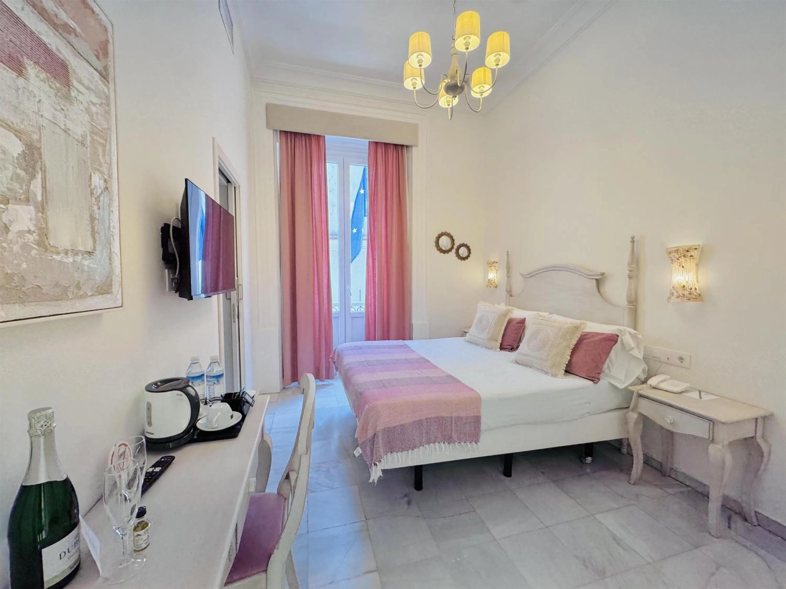 Photo of the whole room, Bed in Hotel Boutique Las Cortes De Cádiz