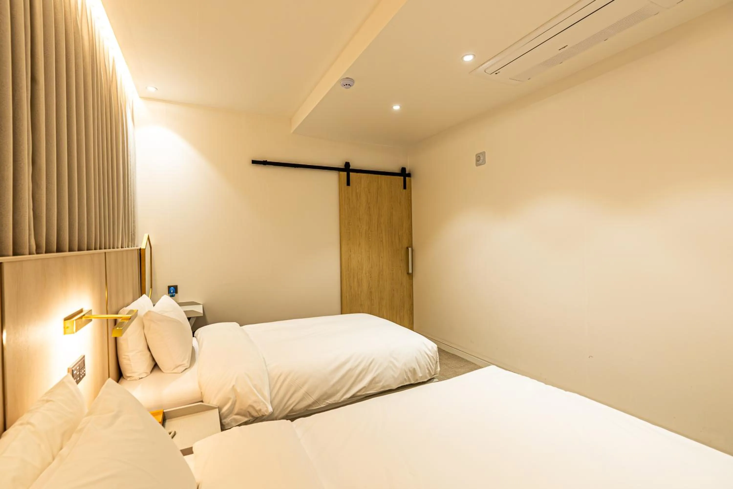 Bedroom, Bed in Hotel The Grang Seogwipo