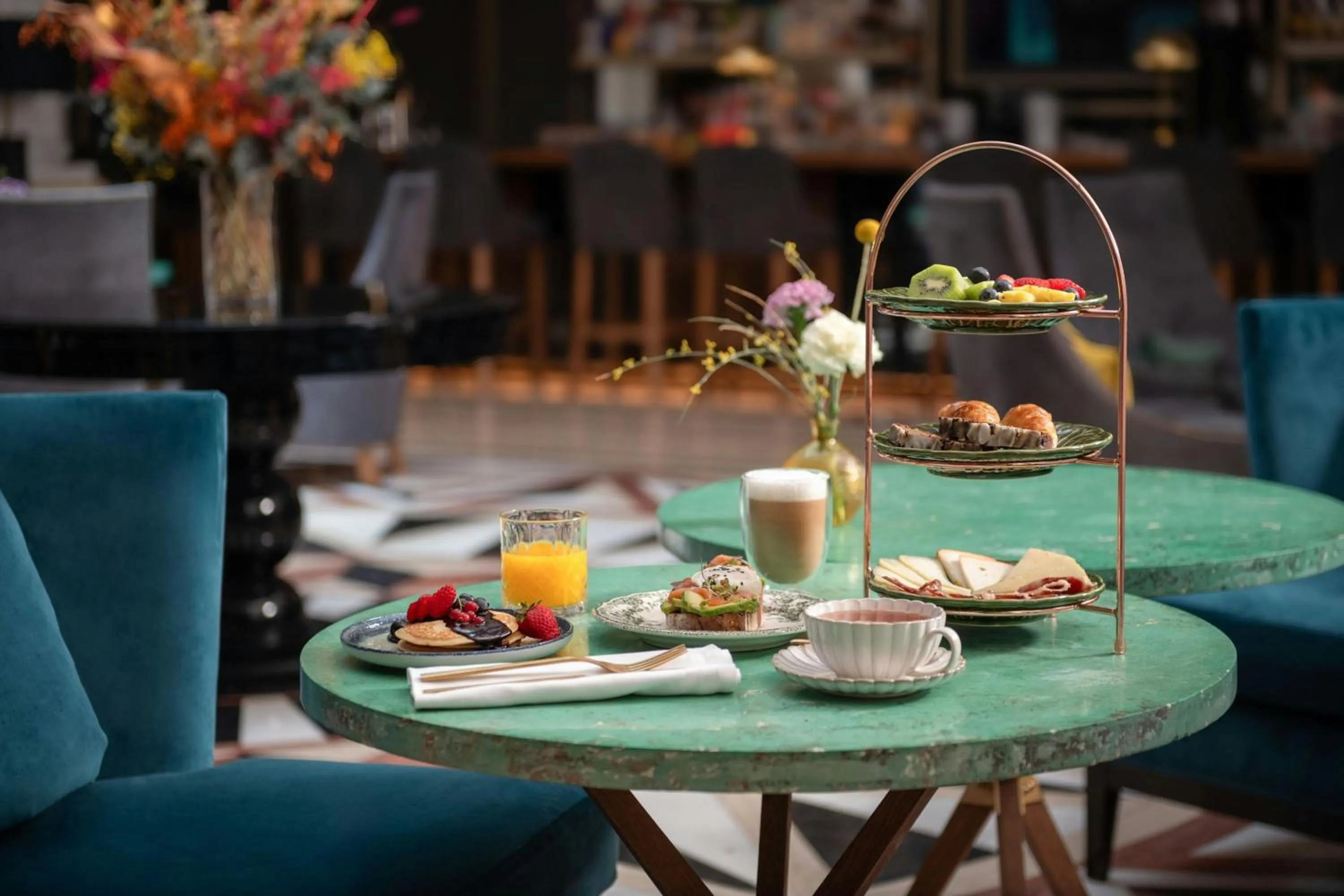 Breakfast in Eugenia de Montijo, Autograph Collection