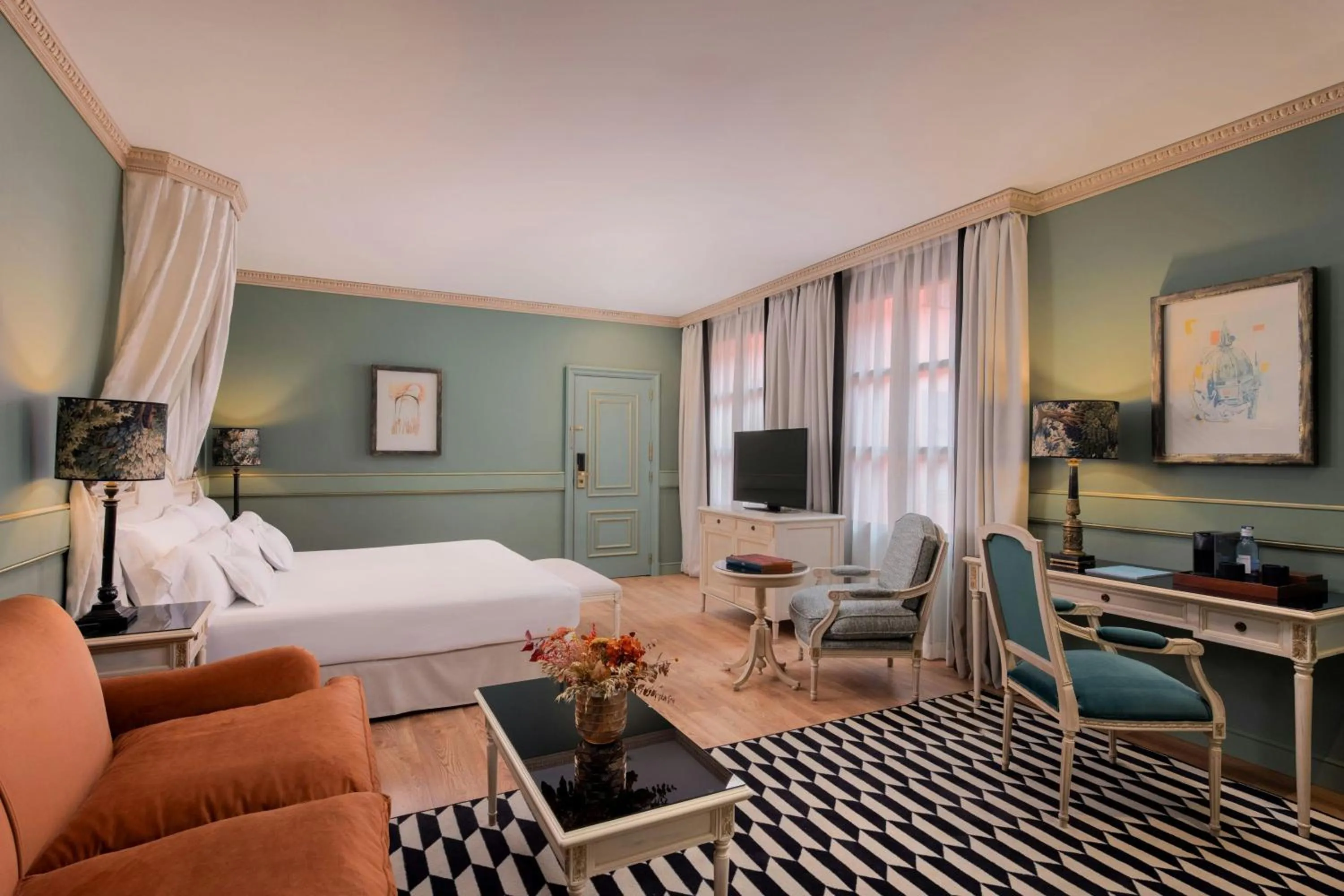 Photo of the whole room, Bed in Eugenia de Montijo, Autograph Collection