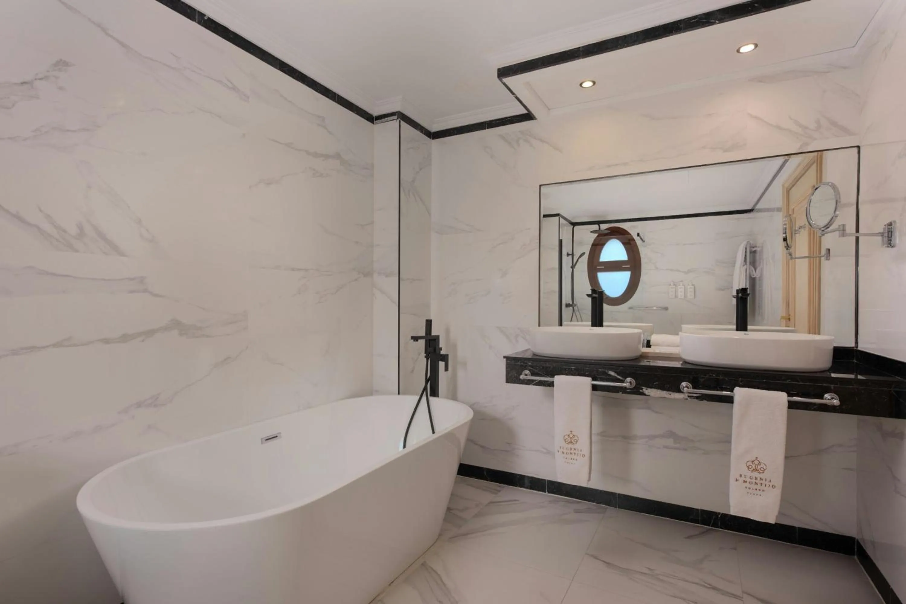 Bathroom in Eugenia de Montijo, Autograph Collection