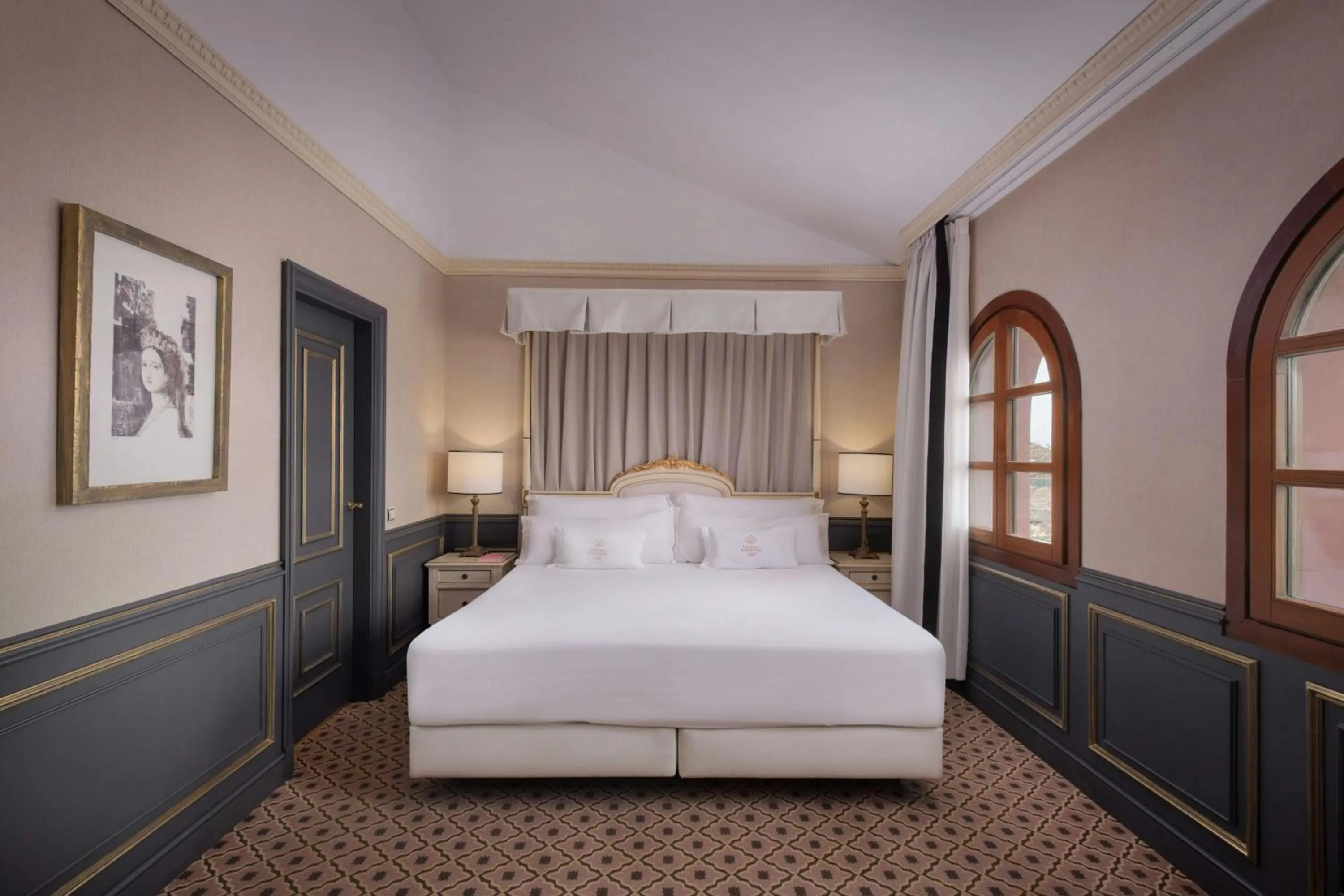 Photo of the whole room, Bed in Eugenia de Montijo, Autograph Collection