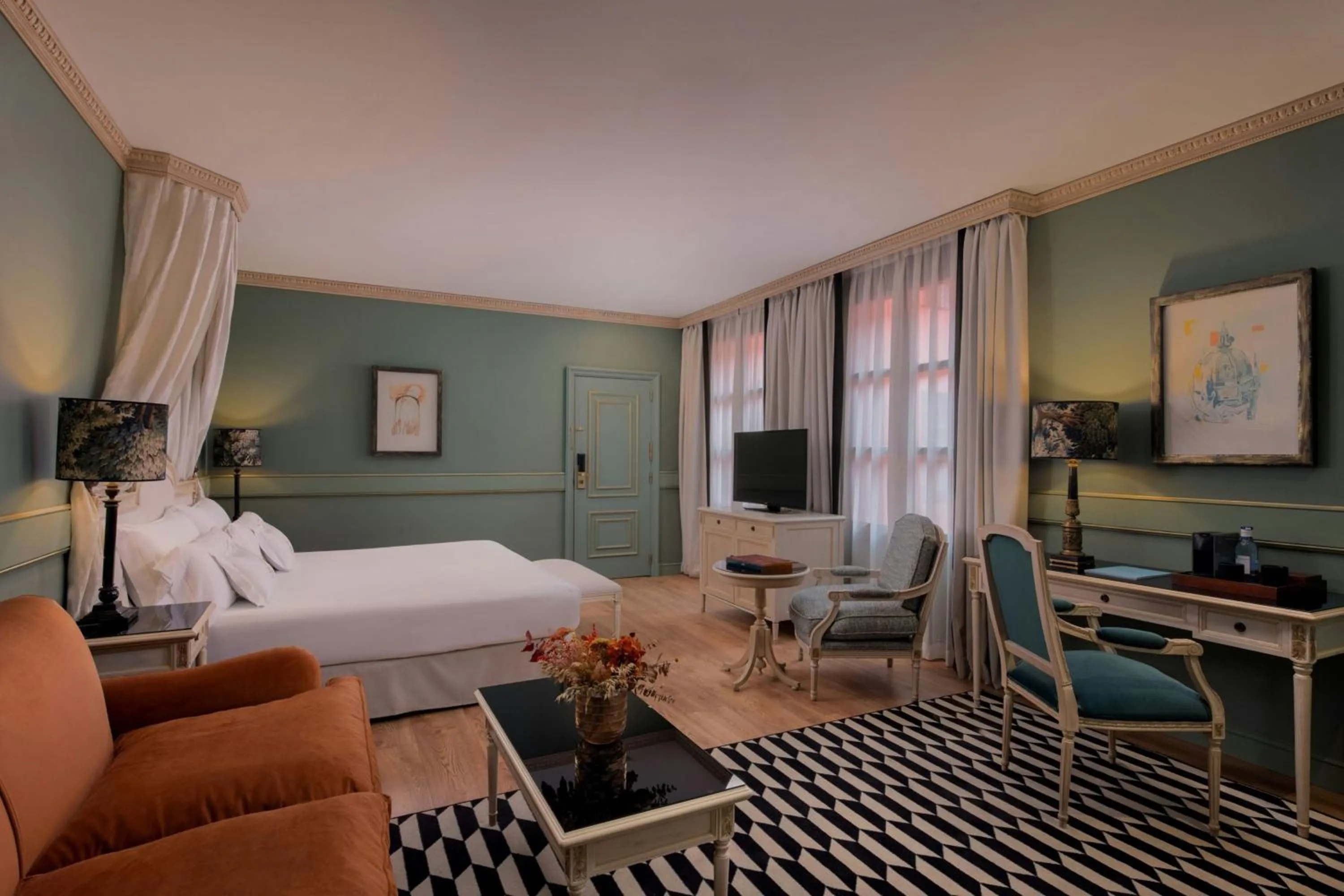 Photo of the whole room, Bed in Eugenia de Montijo, Autograph Collection