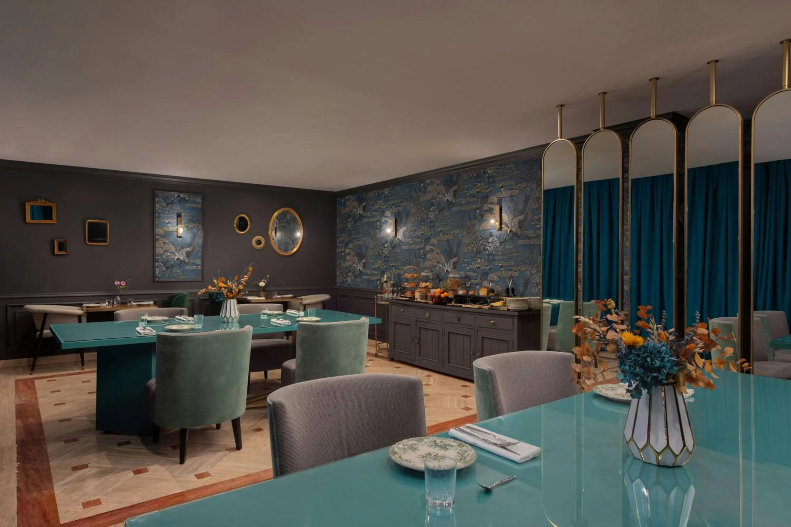 Breakfast in Eugenia de Montijo, Autograph Collection