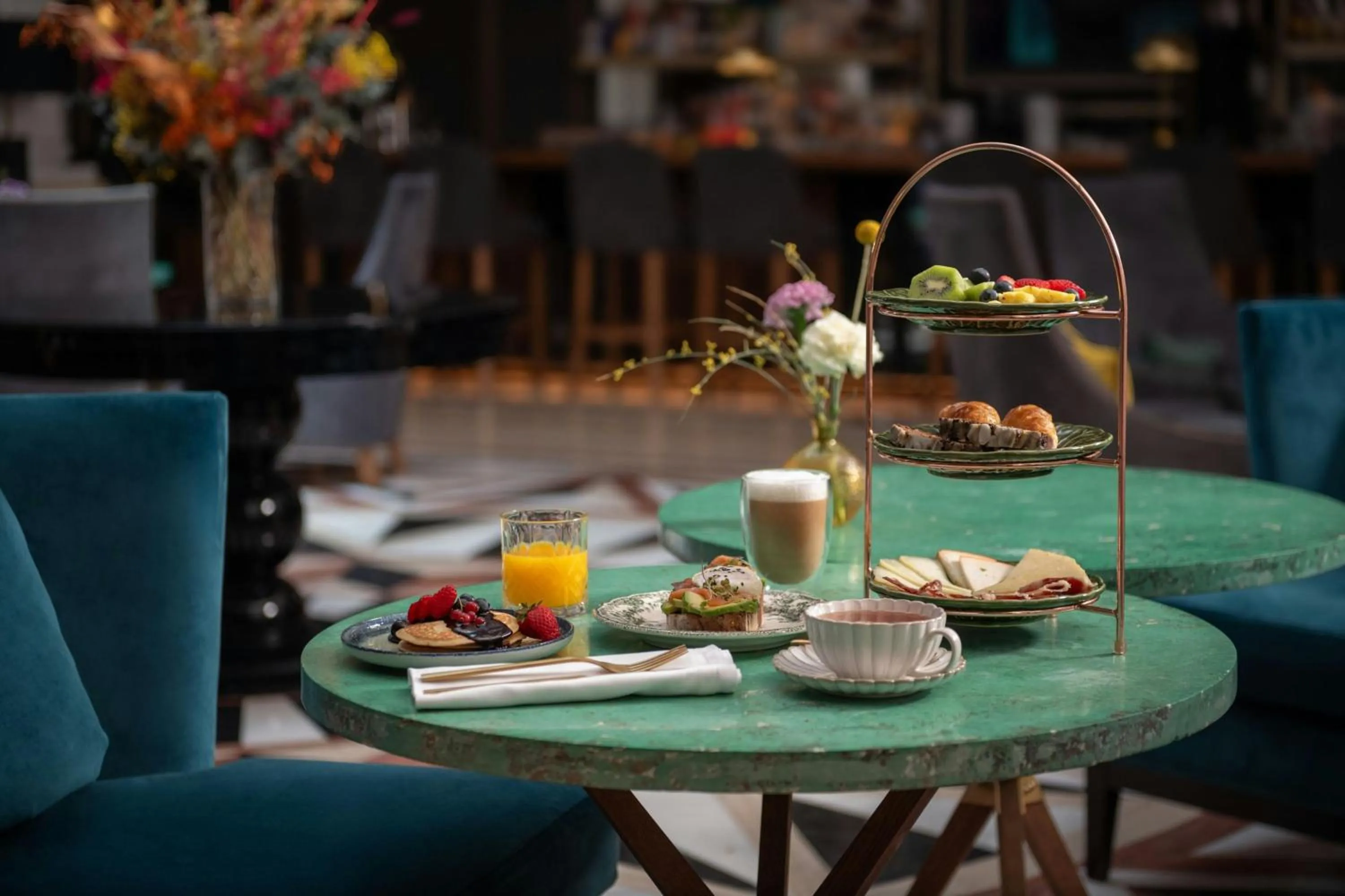 Breakfast in Eugenia de Montijo, Autograph Collection