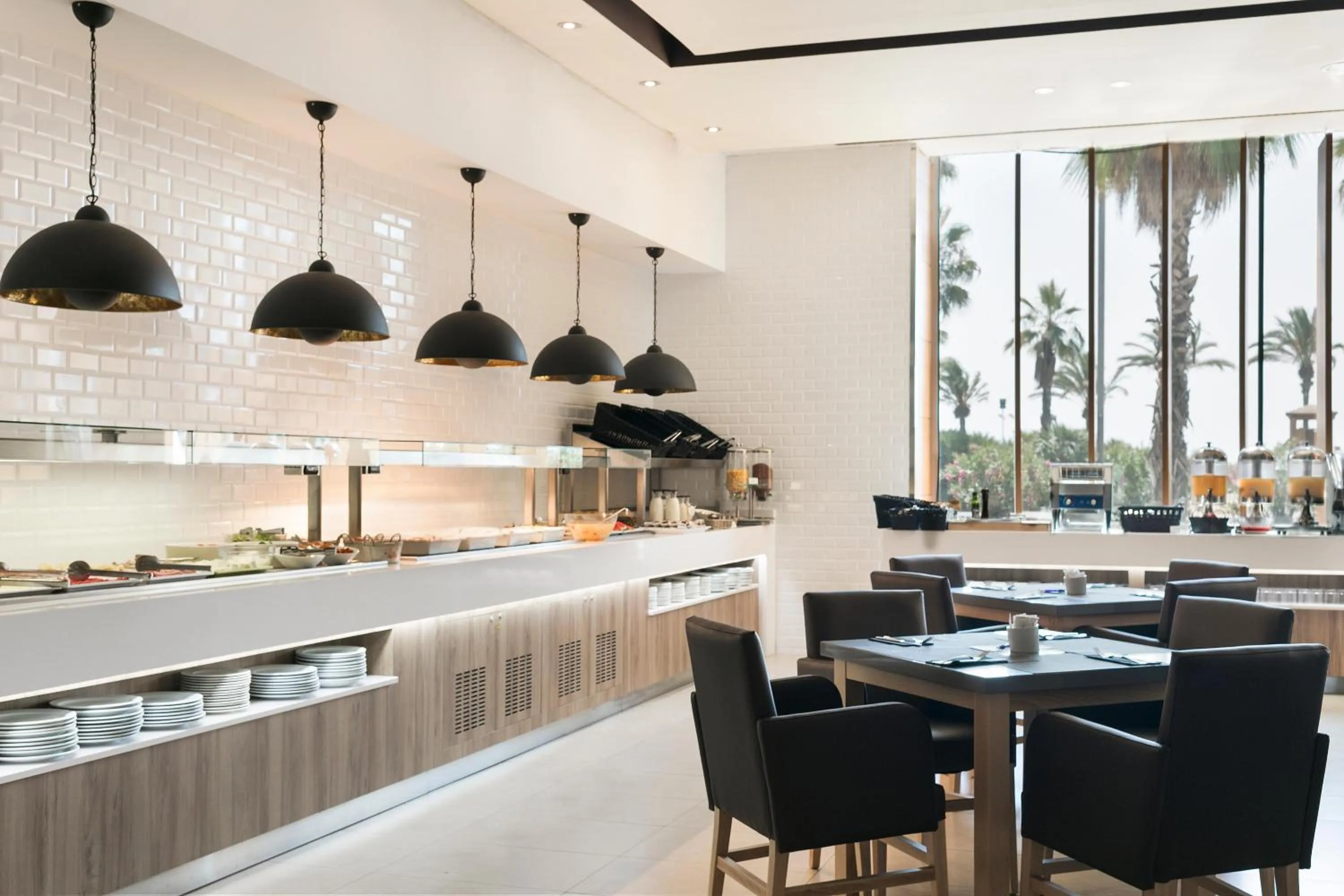 Restaurant/places to eat in Hotel Best Front Maritim