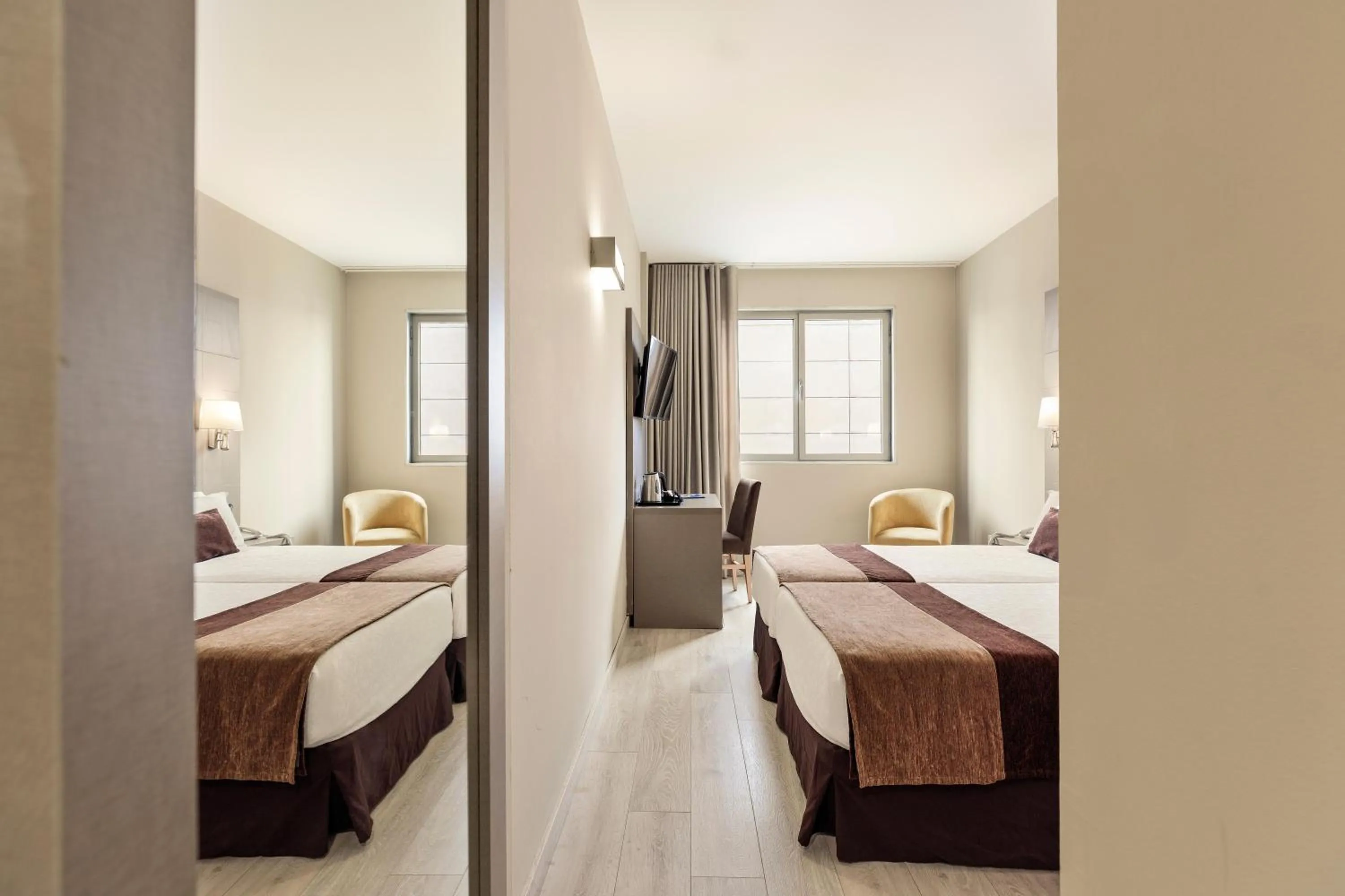 Photo of the whole room, Bed in Hotel Best Front Maritim