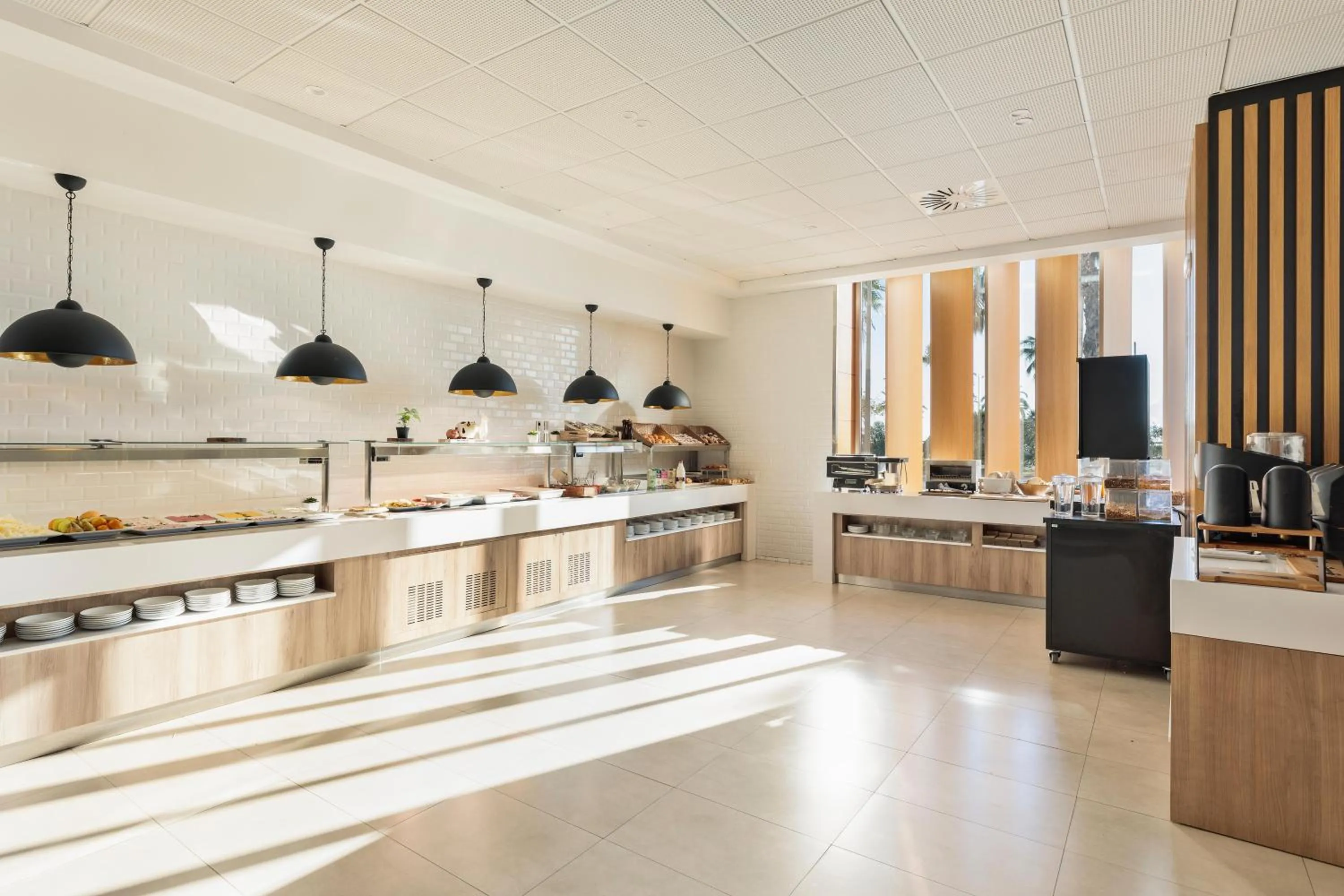 Restaurant/places to eat in Hotel Best Front Maritim