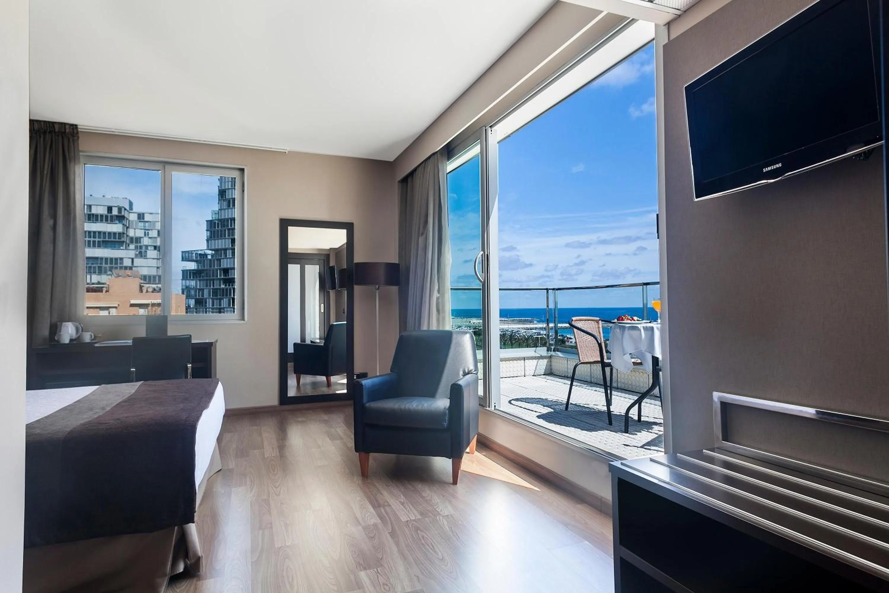 Photo of the whole room in Hotel Best Front Maritim