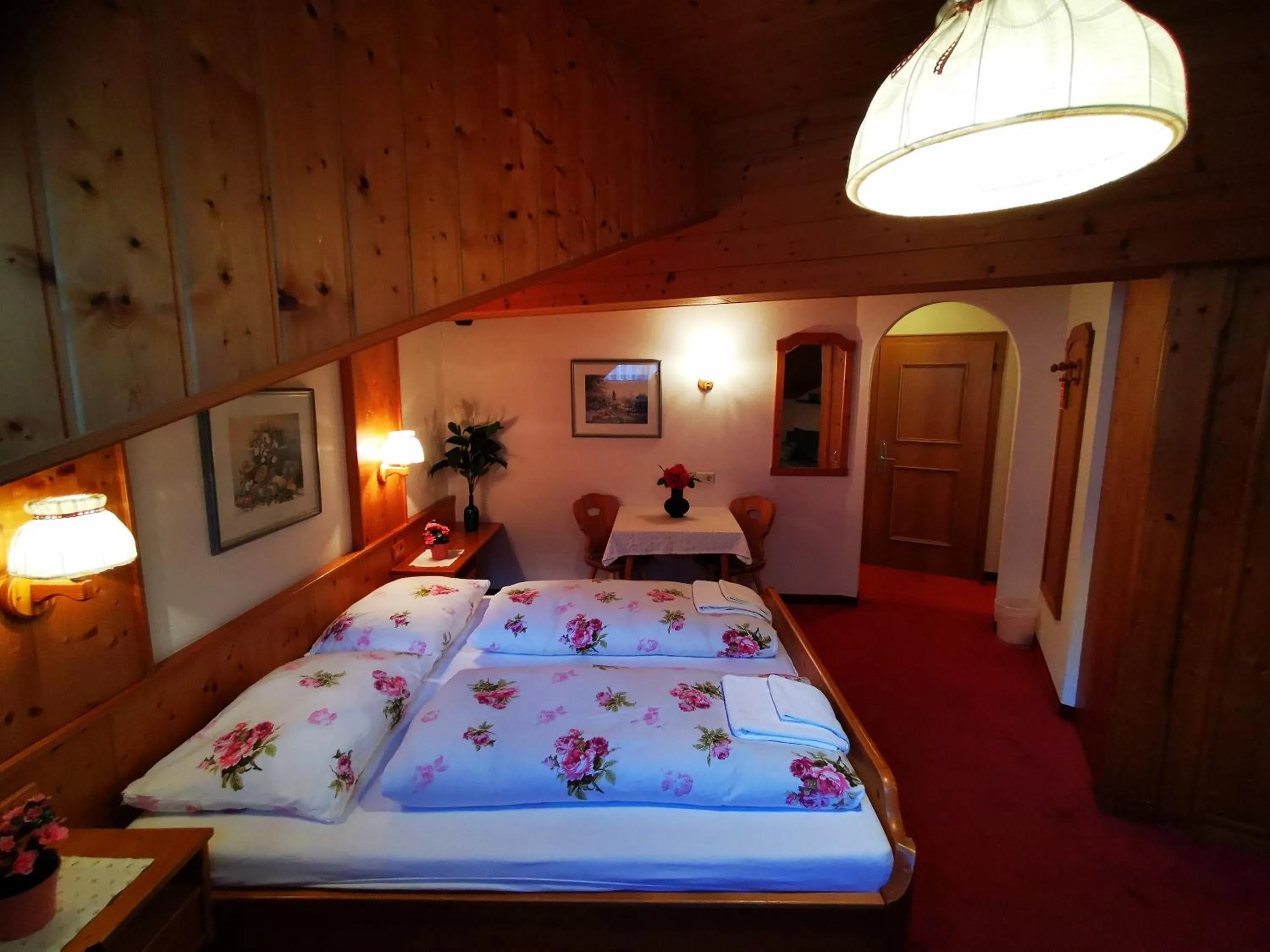 Photo of the whole room, Bed in Gasthof Geronimo