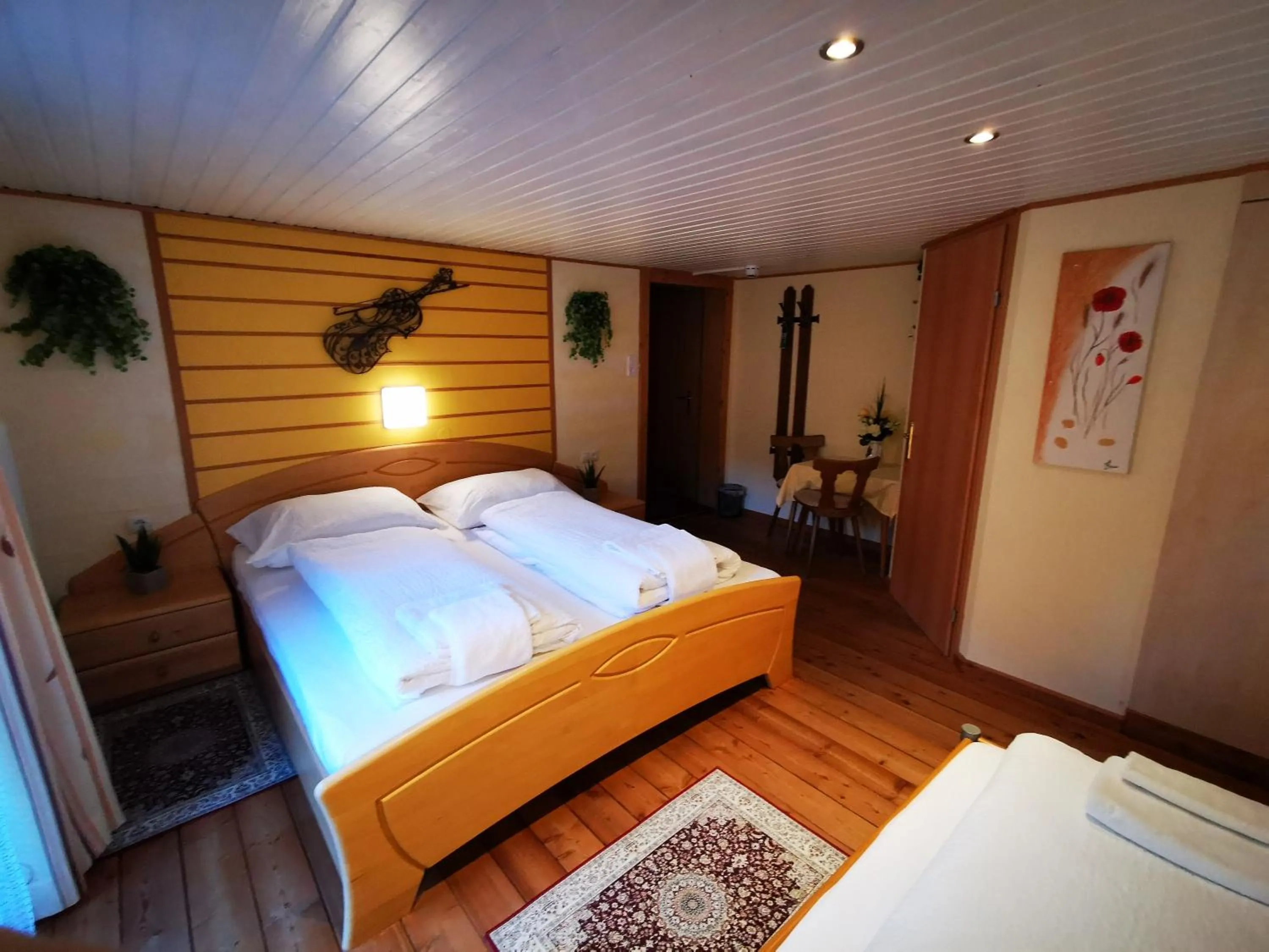 Photo of the whole room, Bed in Gasthof Geronimo
