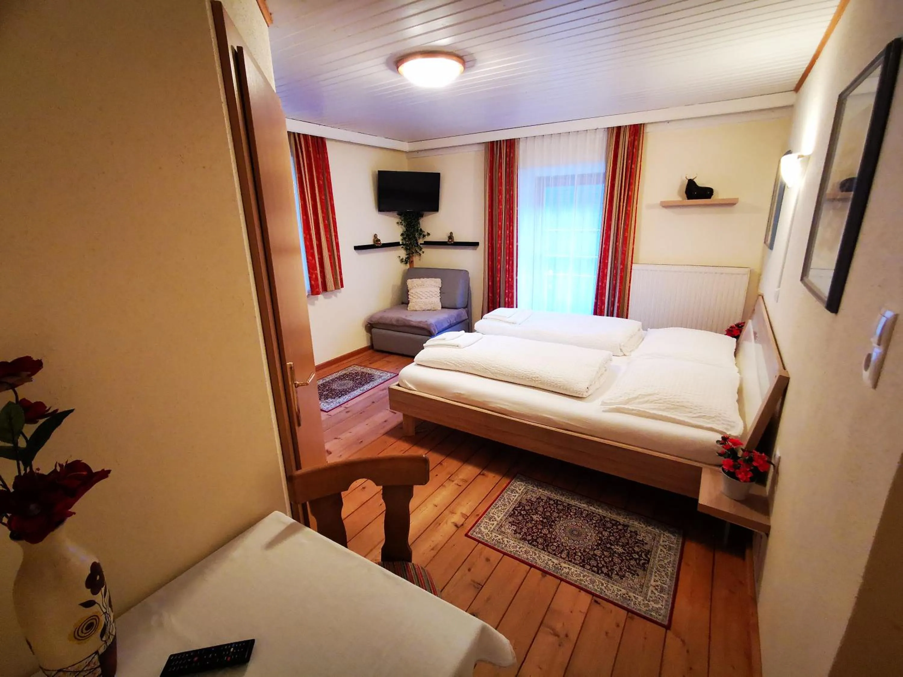 Photo of the whole room, Bed in Gasthof Geronimo